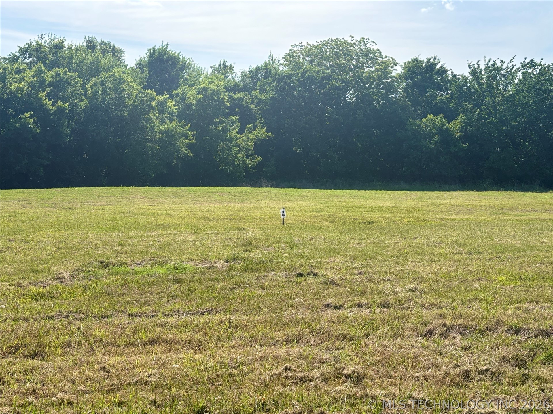5 Mahard Property Photo 1