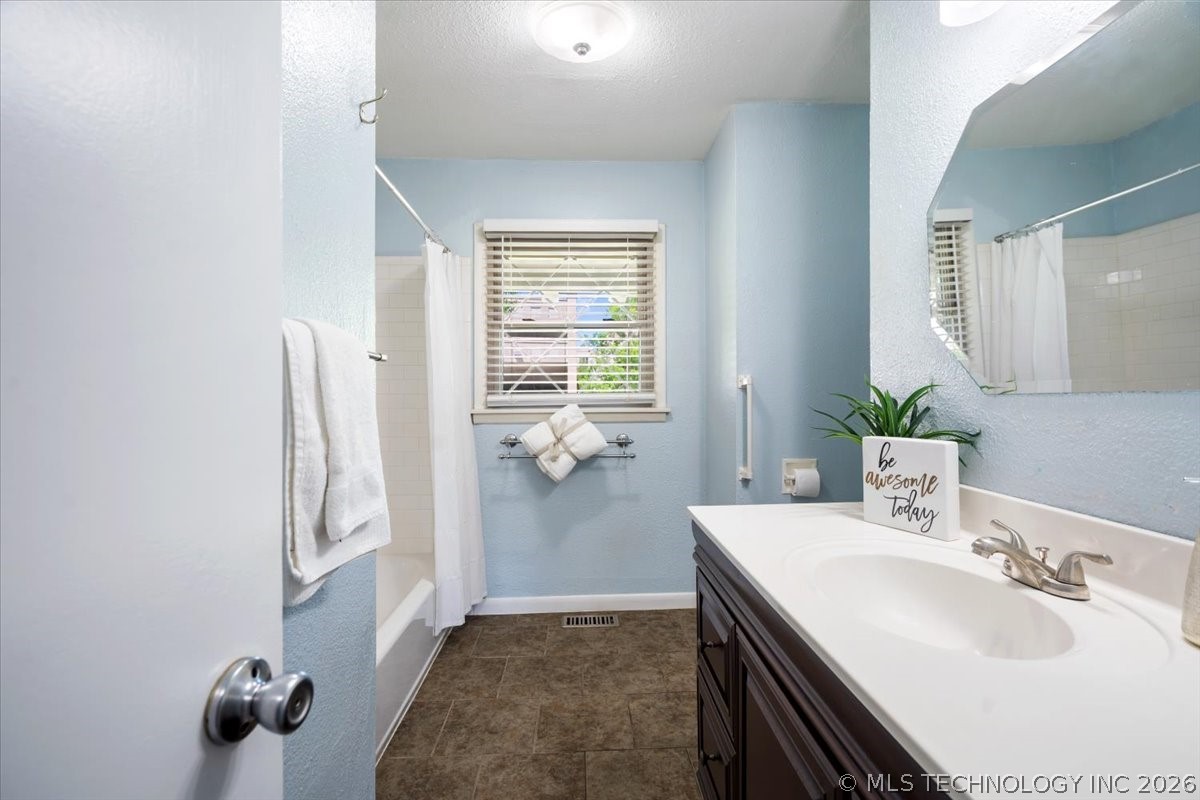 4237 S Darlington Avenue Property Photo 10