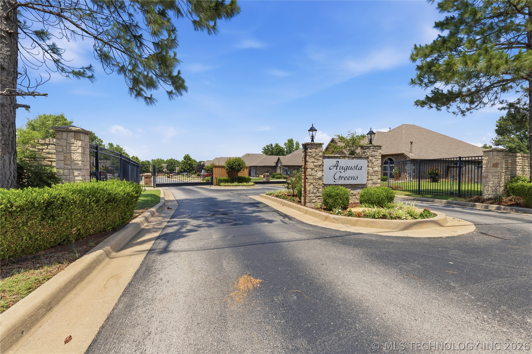 10714 Masters Circle Property Photo 2