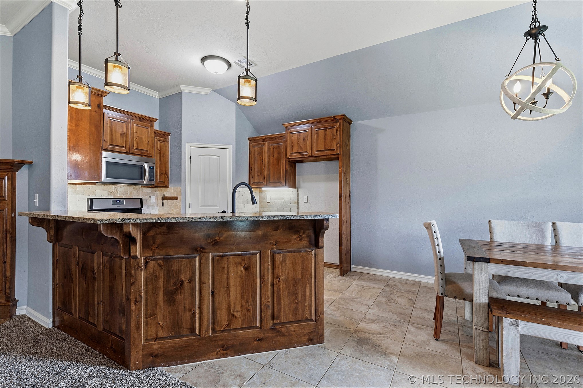 10714 Masters Circle Property Photo 8