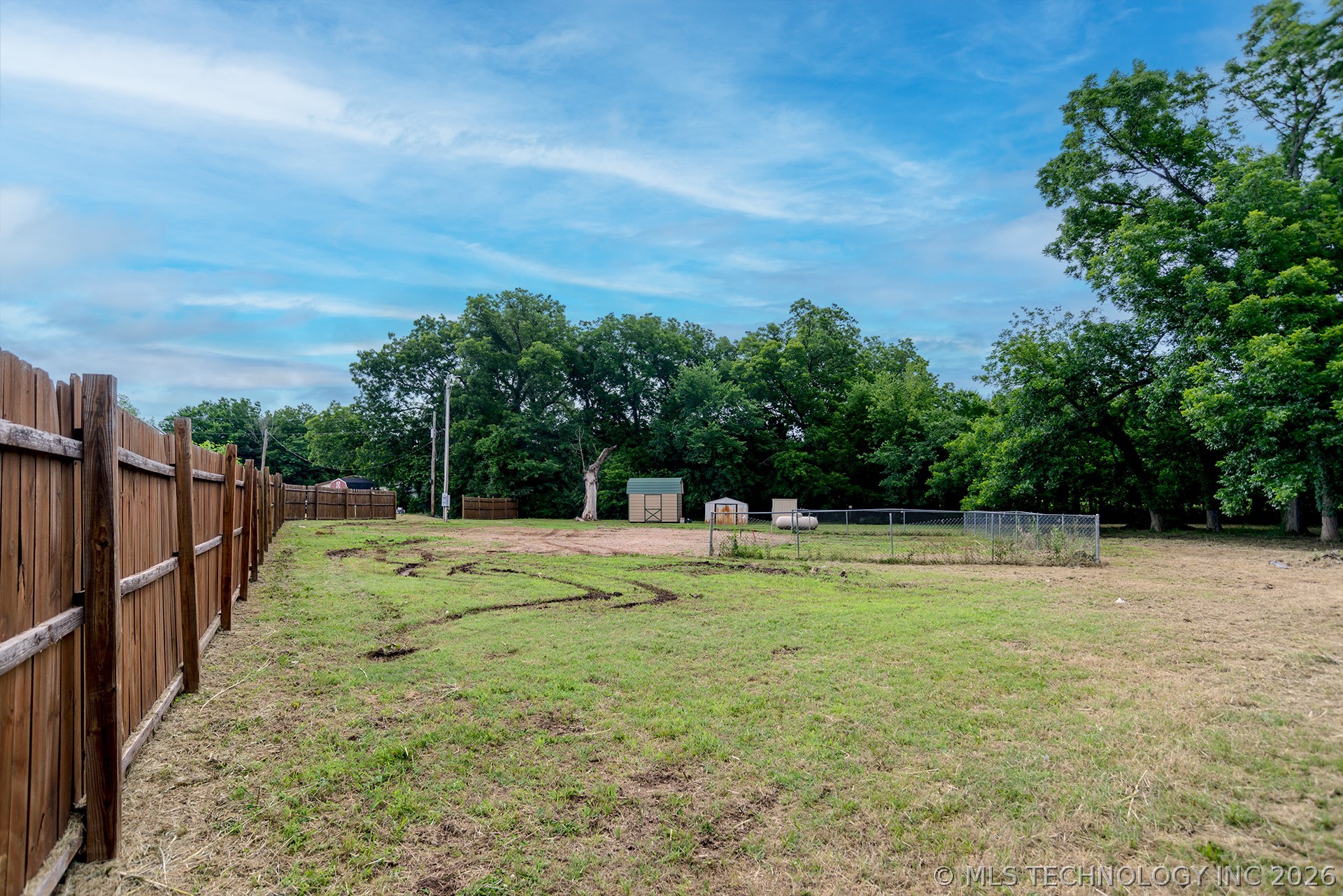 2718 Camden Property Photo 8