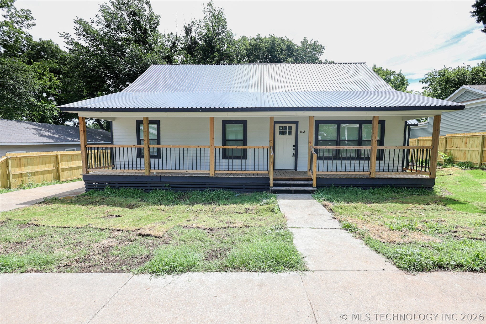 1113 W 10th Property Photo 1