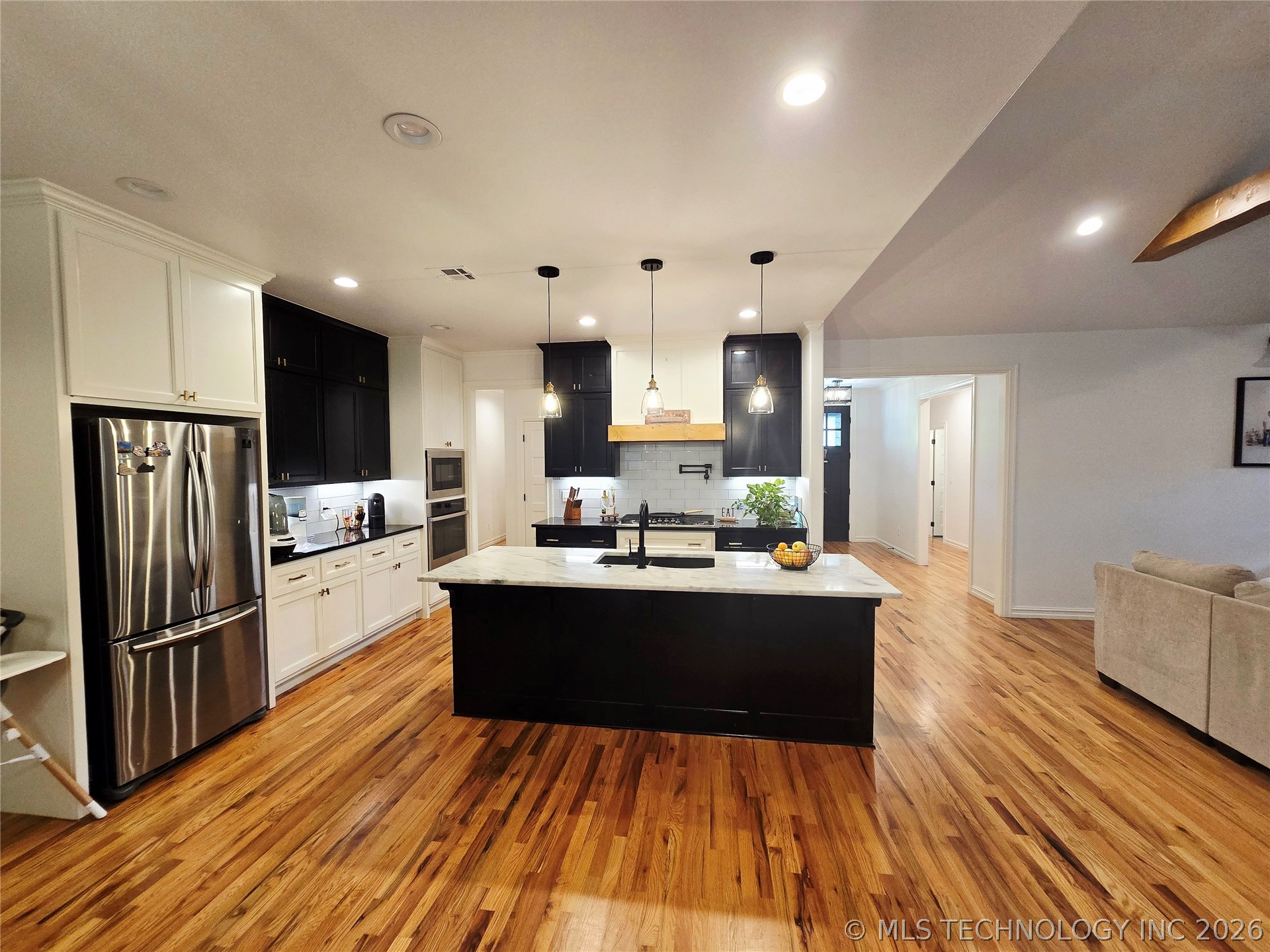 1715 W Blue Starr Drive Property Photo 3