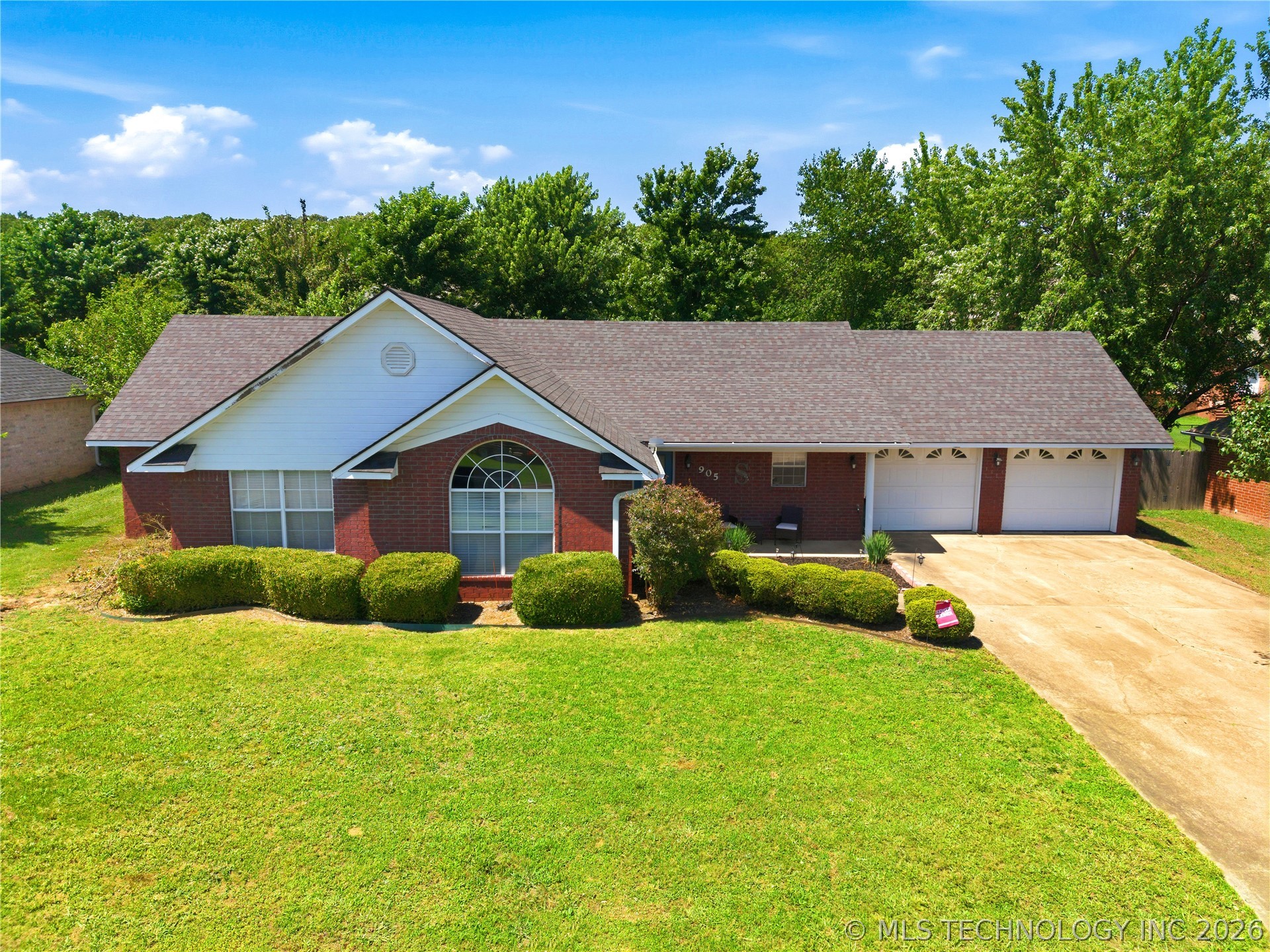 905 Kentucky Derby Property Photo 1