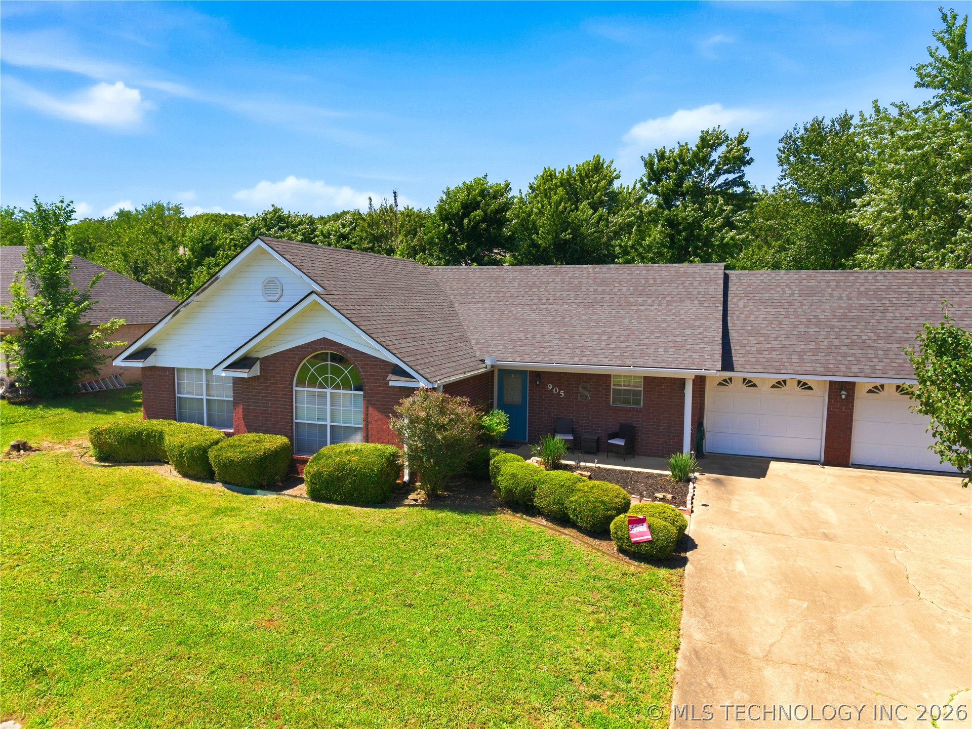 905 Kentucky Derby Property Photo 4