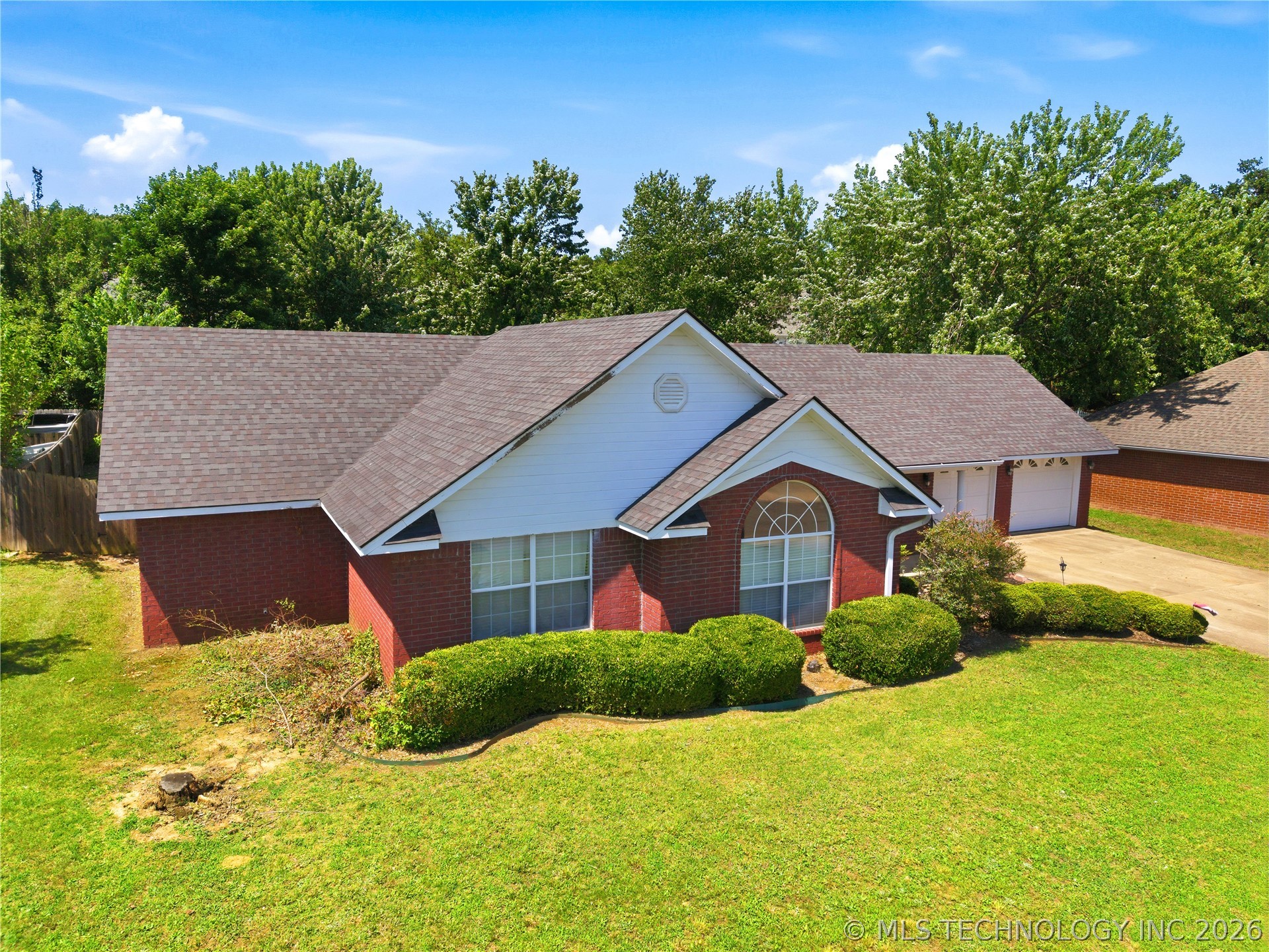 905 Kentucky Derby Property Photo 5