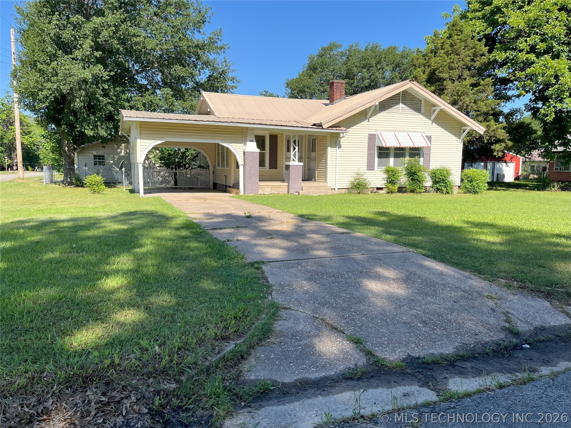 701 NW 3rd Street Property Photo 1