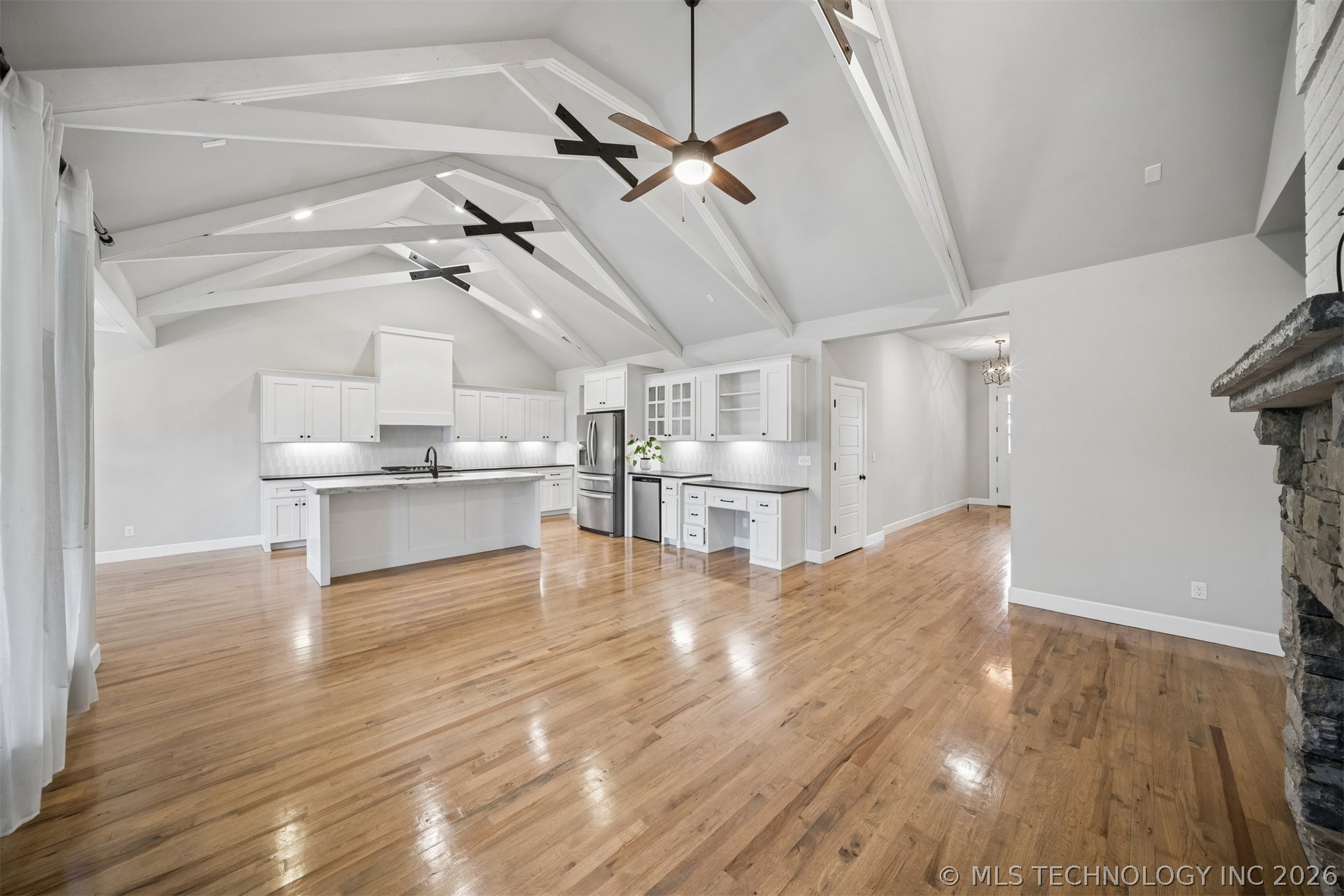 12906 S 6th Place Property Photo 2