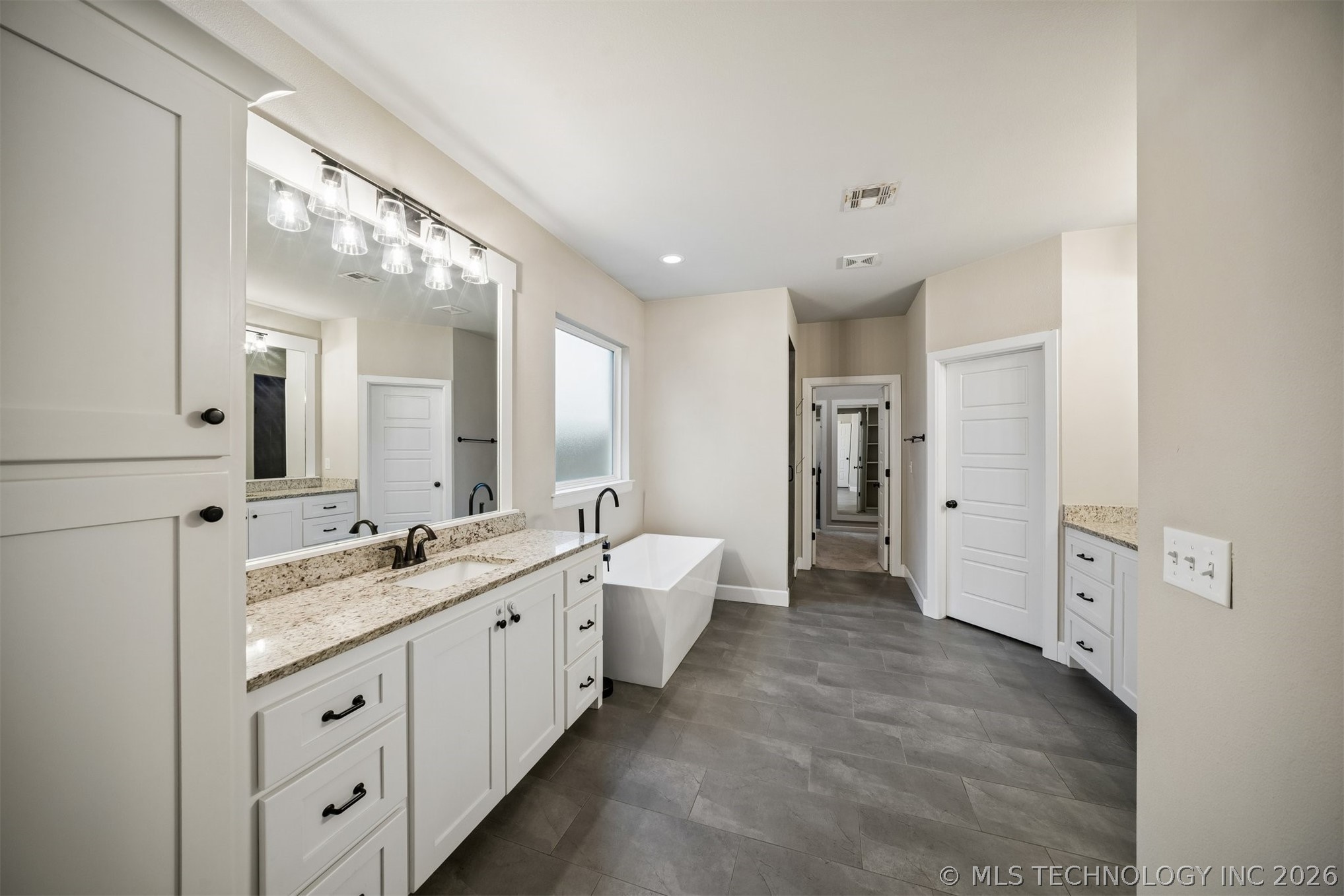12906 S 6th Place Property Photo 5