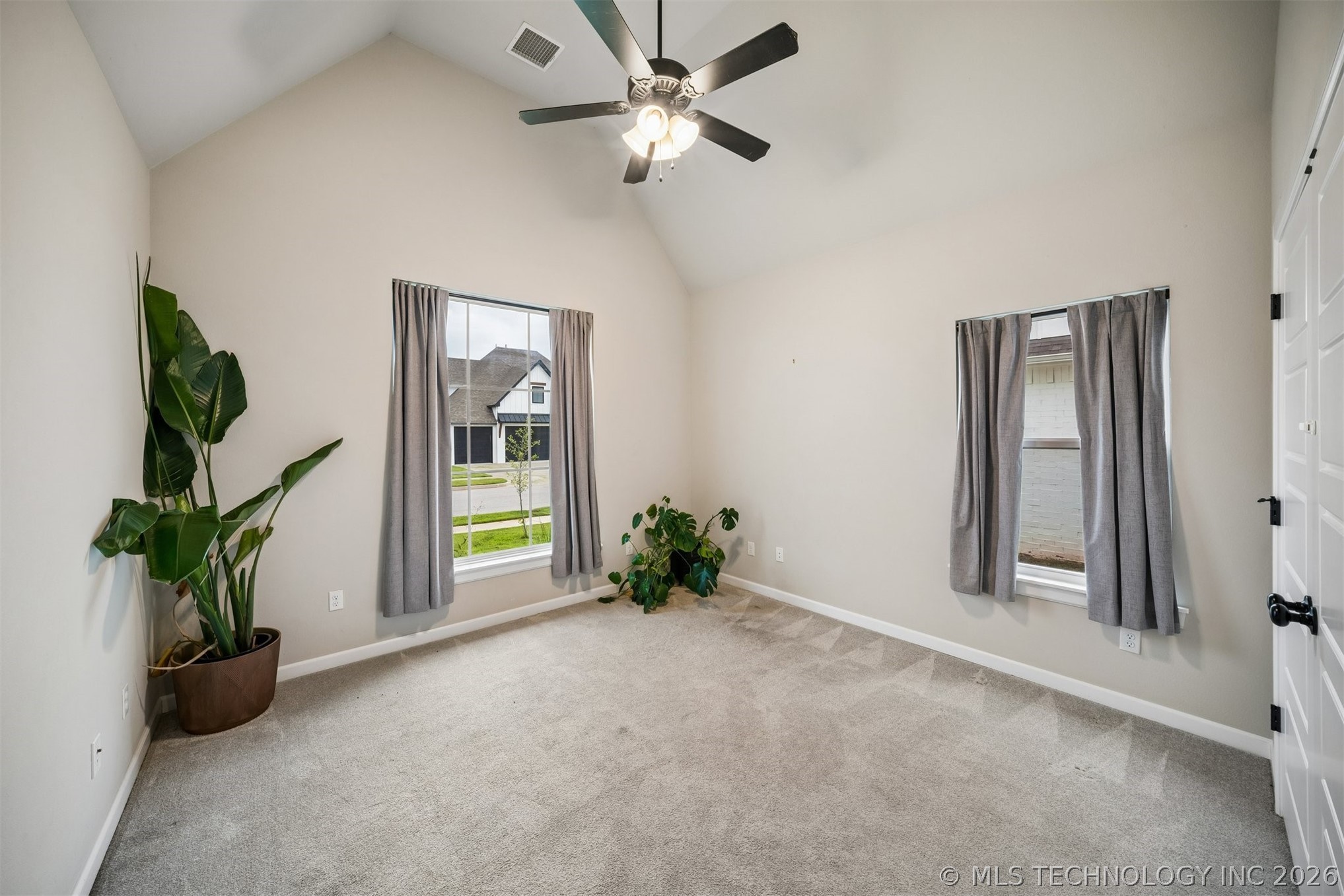 12906 S 6th Place Property Photo 8