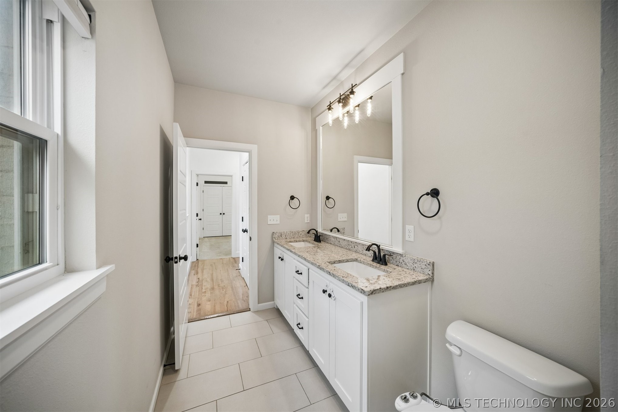 12906 S 6th Place Property Photo 11