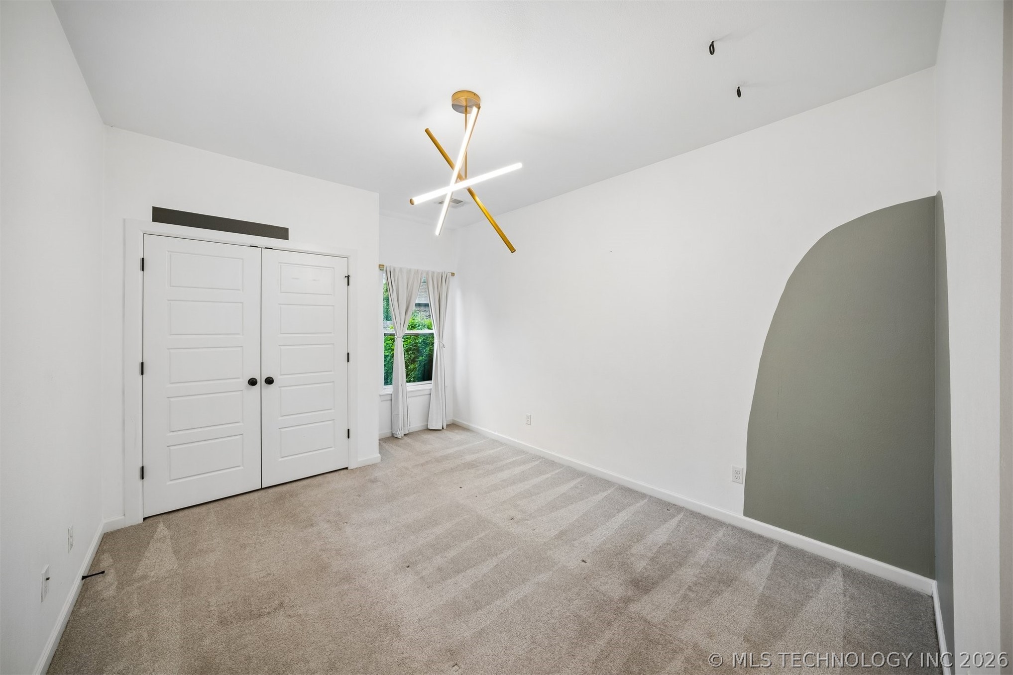 12906 S 6th Place Property Photo 15