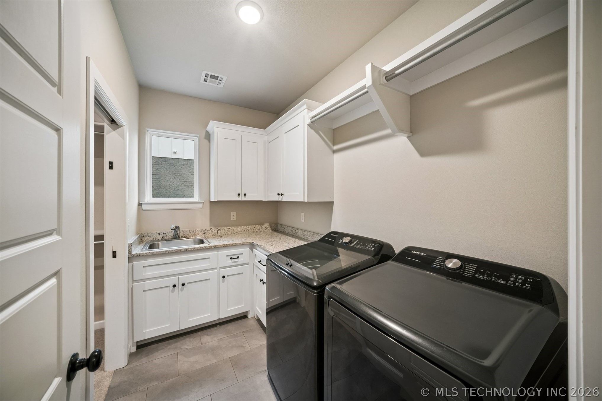 12906 S 6th Place Property Photo 31
