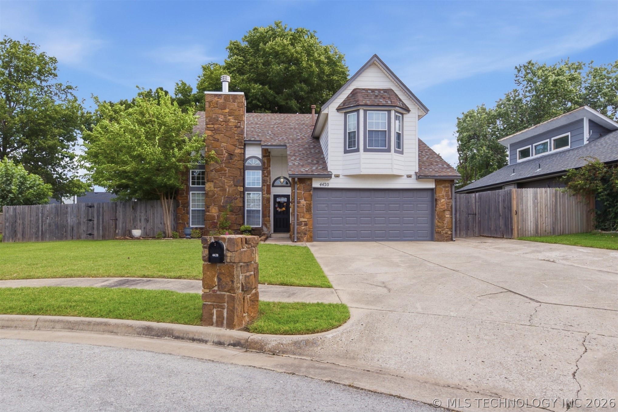 4420 W Oakland Street Property Photo 1