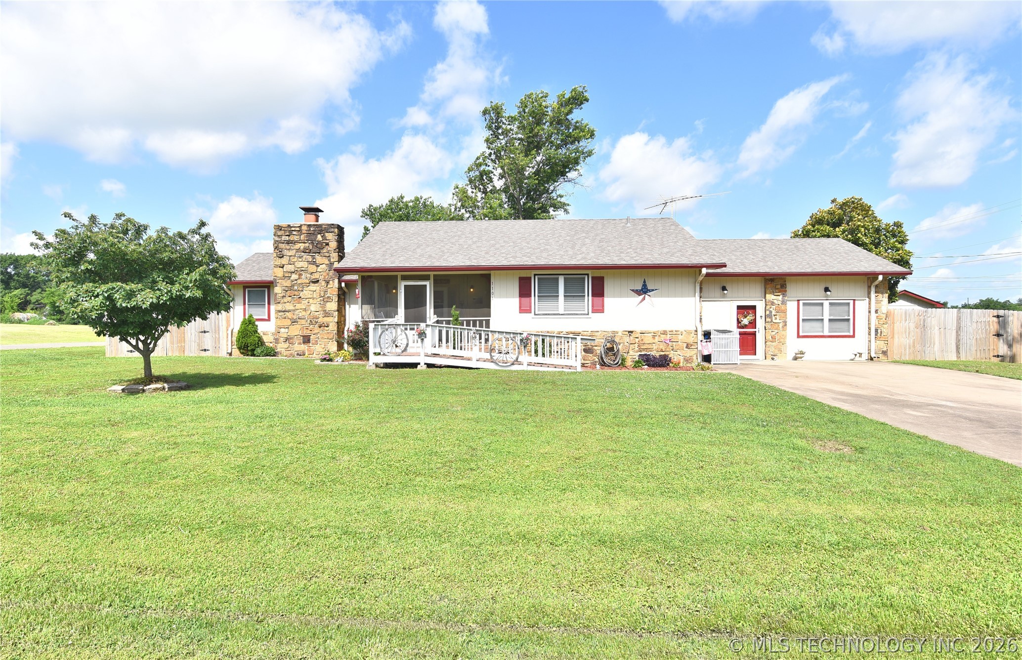 1101 N Taylor Avenue Property Photo 2