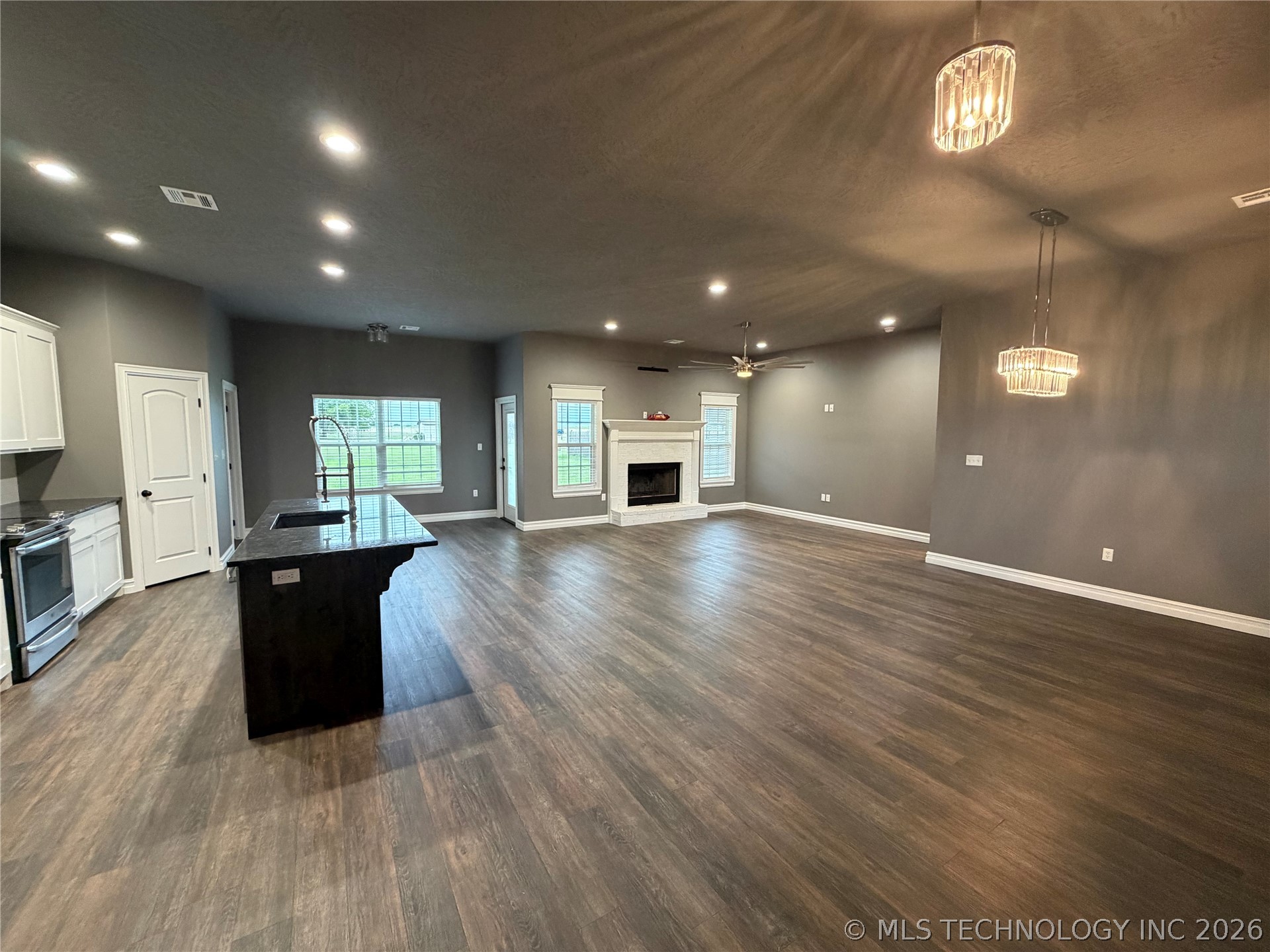 73 E 498 Circle Property Photo 4
