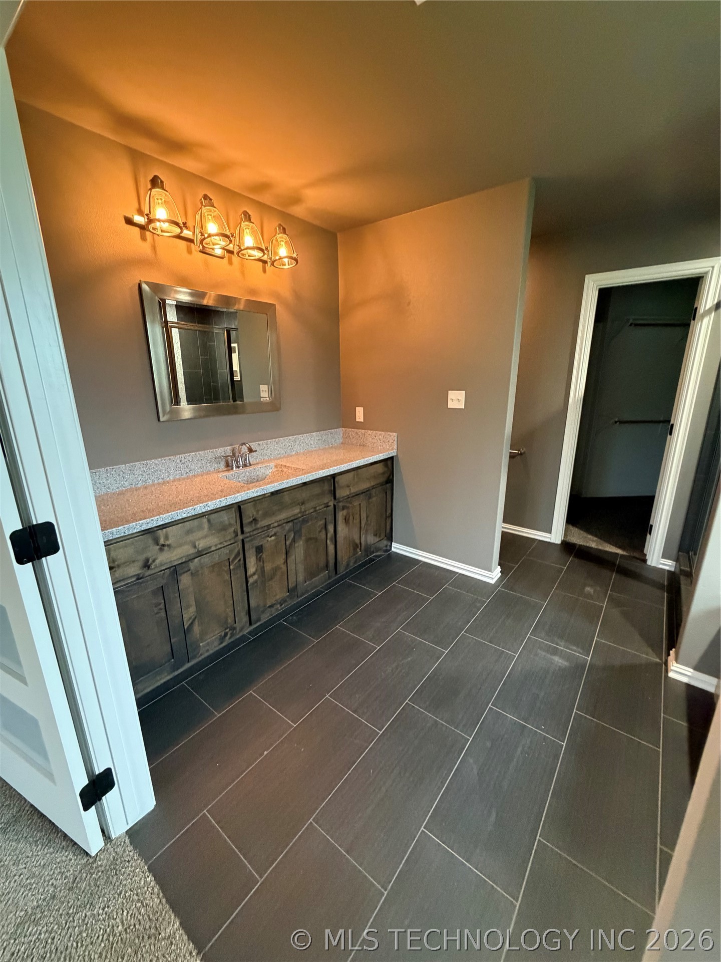 73 E 498 Circle Property Photo 9