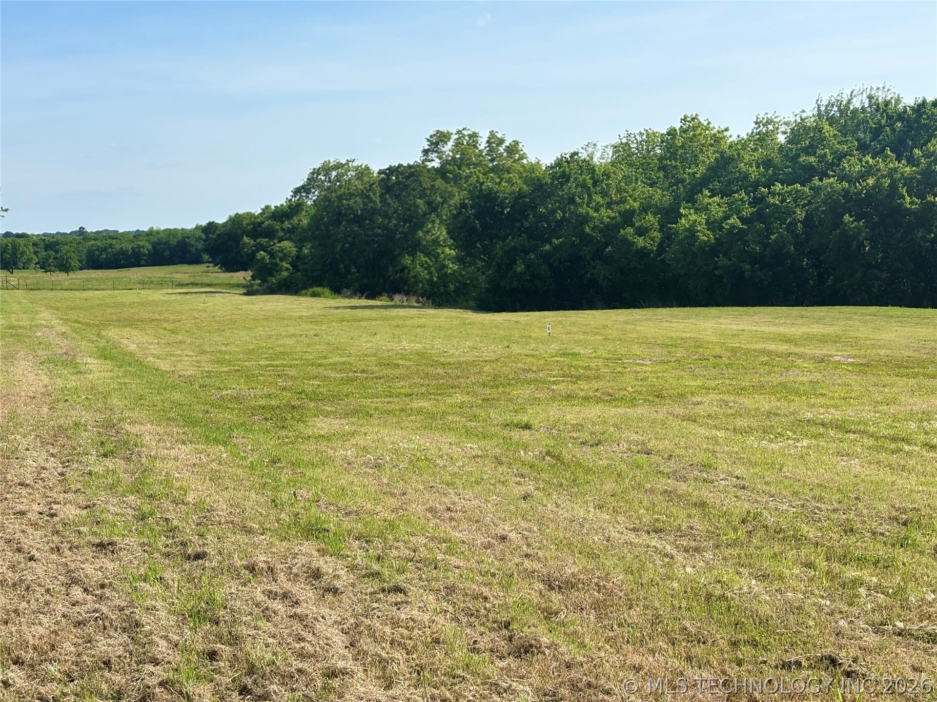 6 Mahard Property Photo 2