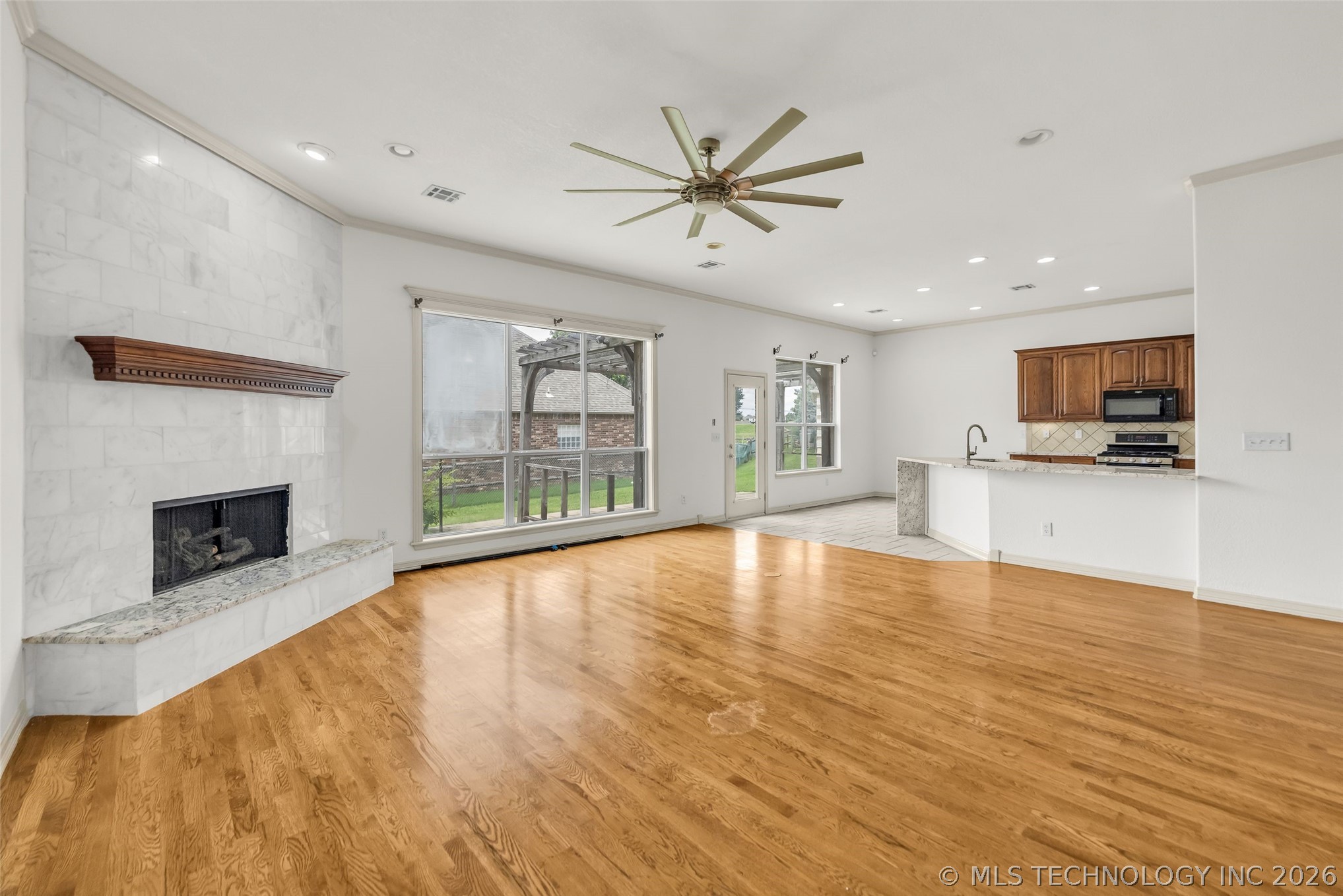 3701 N Narcissus Avenue Property Photo 25