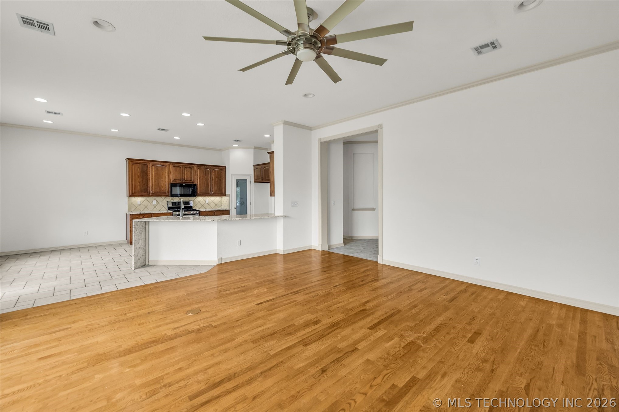 3701 N Narcissus Avenue Property Photo 27