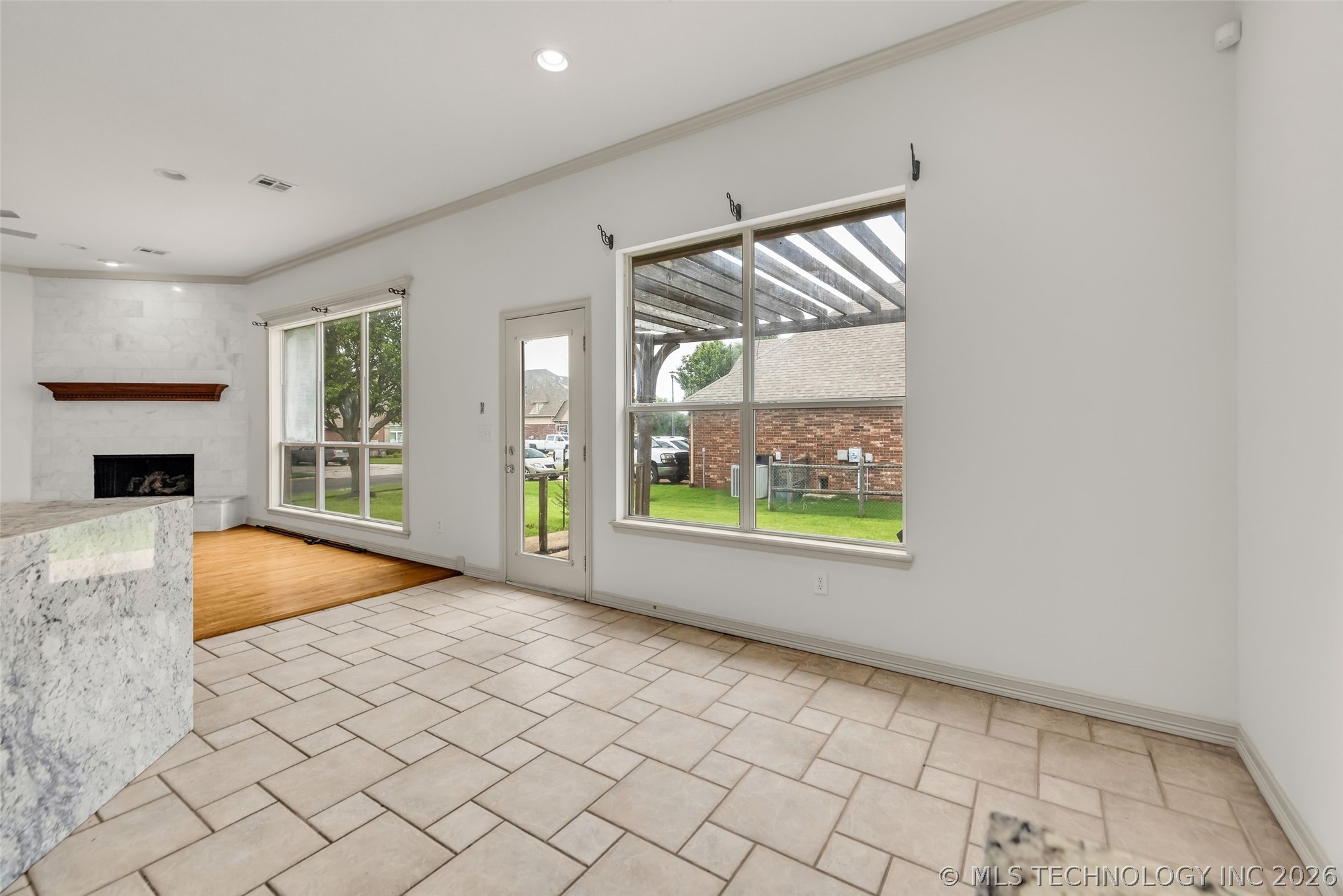 3701 N Narcissus Avenue Property Photo 32
