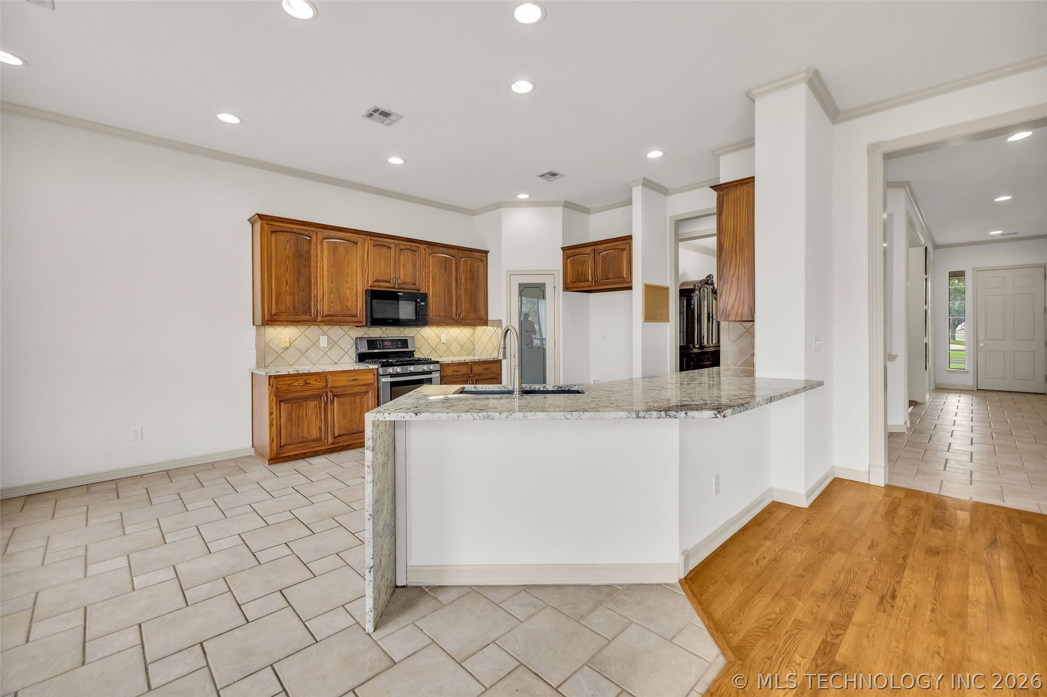 3701 N Narcissus Avenue Property Photo 33