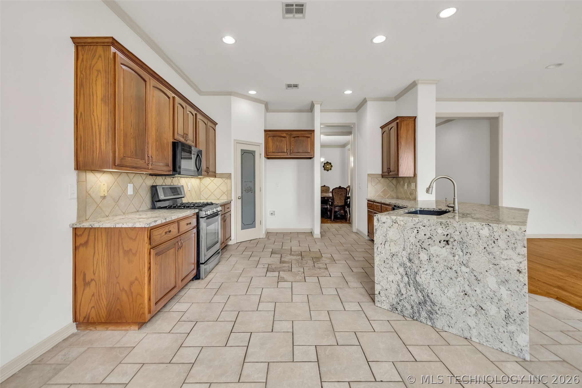 3701 N Narcissus Avenue Property Photo 34