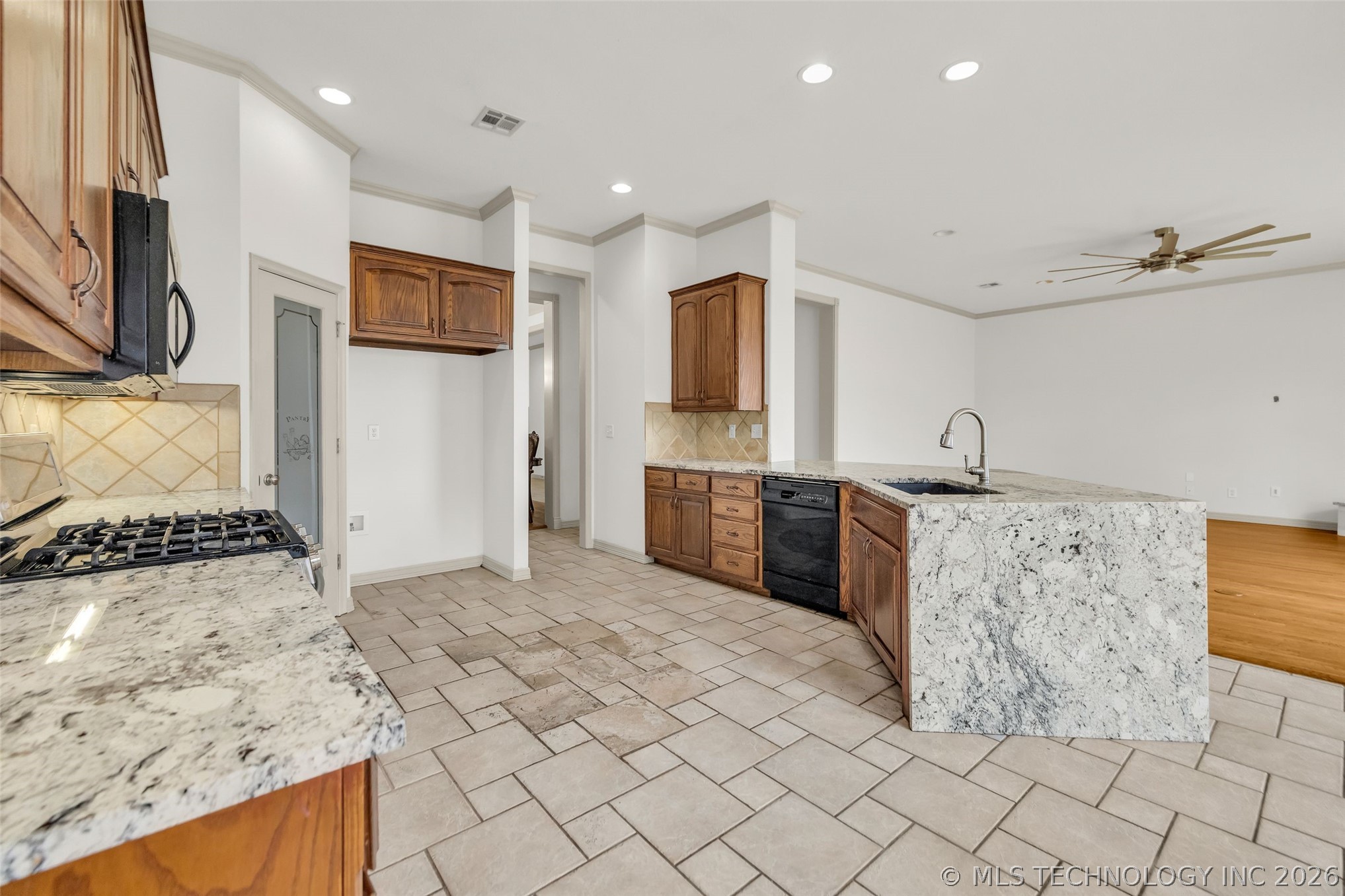 3701 N Narcissus Avenue Property Photo 35