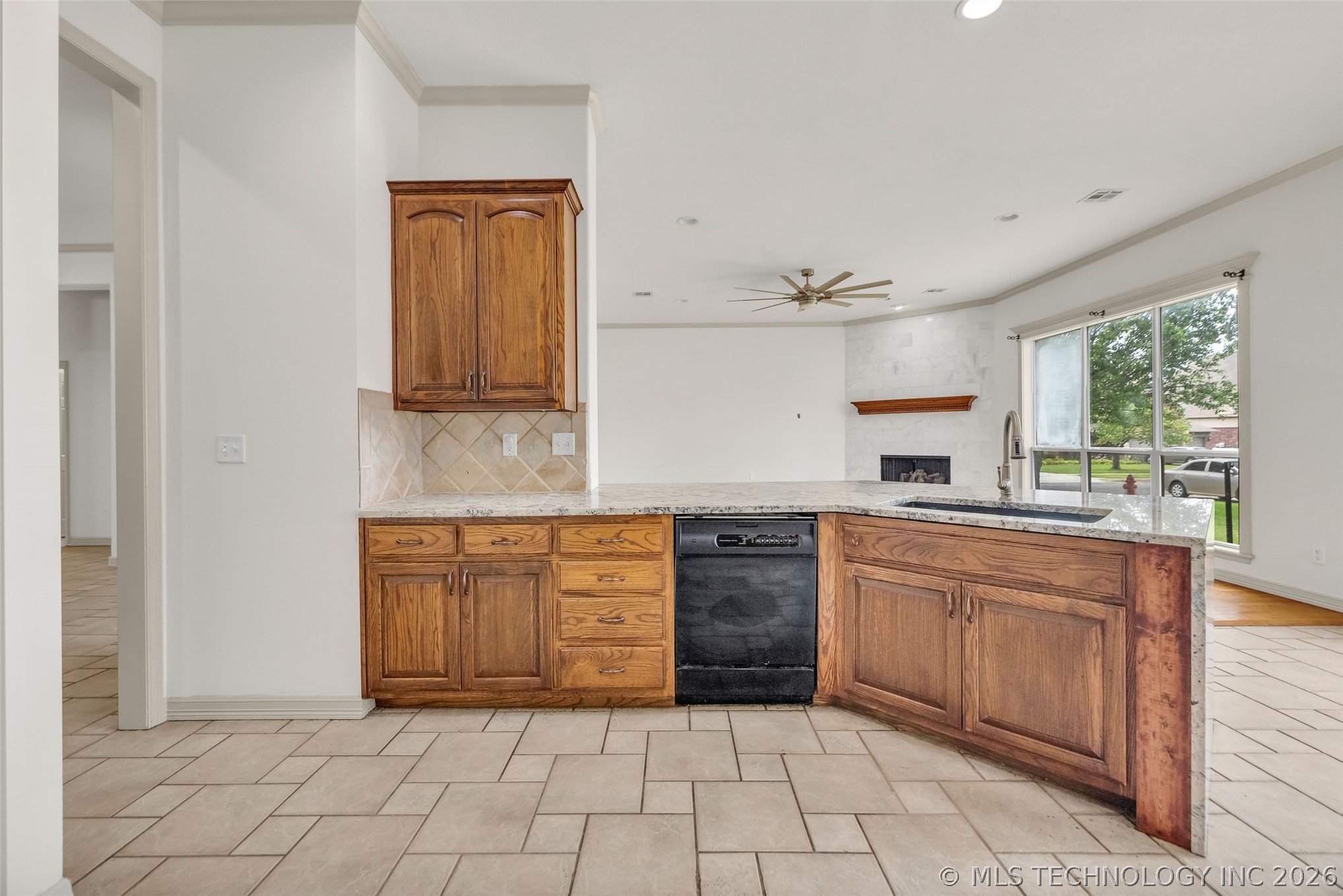 3701 N Narcissus Avenue Property Photo 36