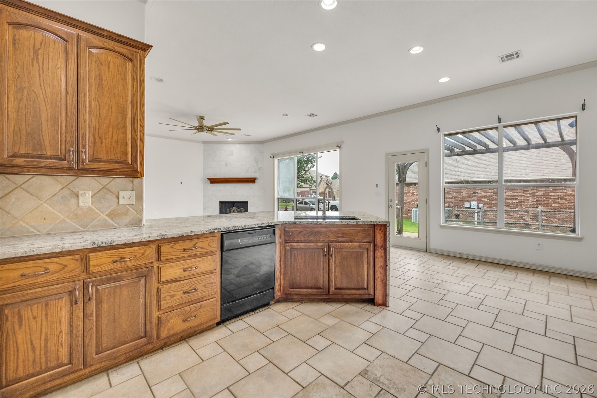 3701 N Narcissus Avenue Property Photo 37