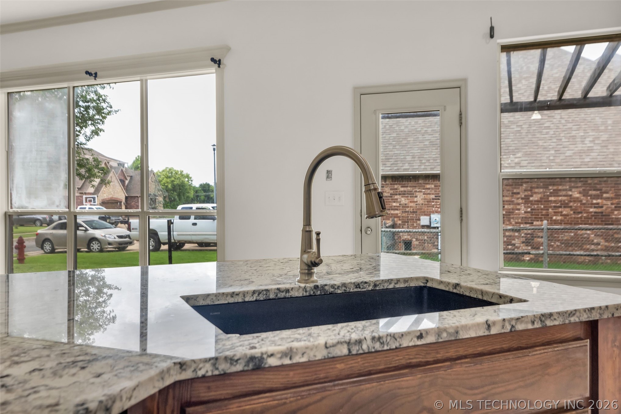 3701 N Narcissus Avenue Property Photo 39