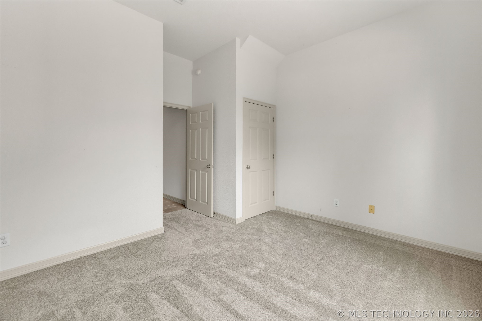 3701 N Narcissus Avenue Property Photo 54