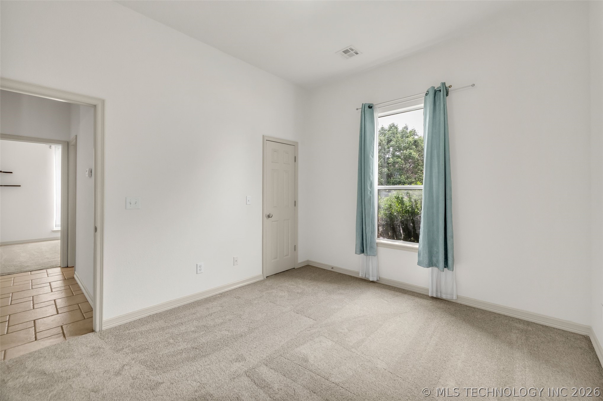 3701 N Narcissus Avenue Property Photo 64