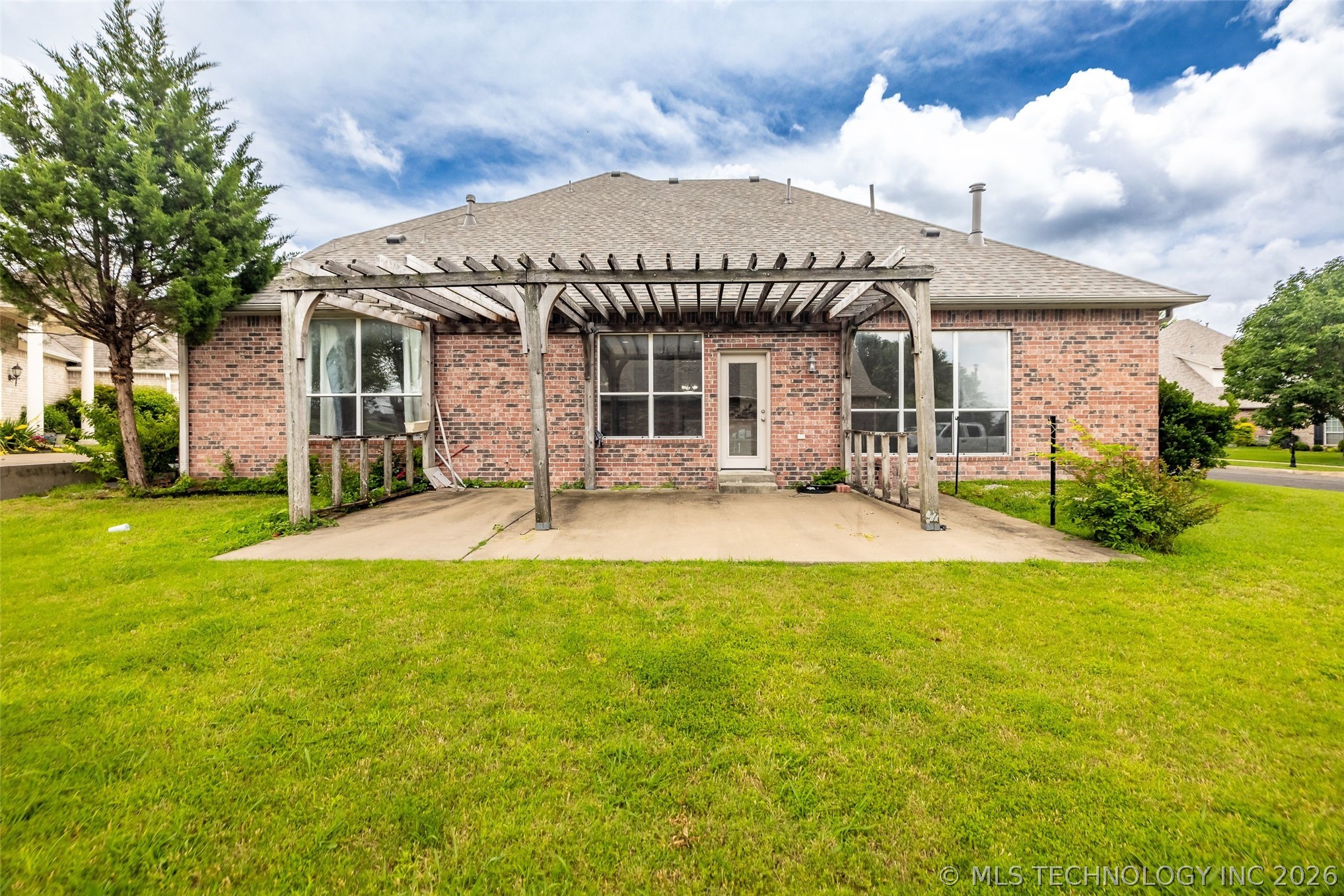 3701 N Narcissus Avenue Property Photo 74