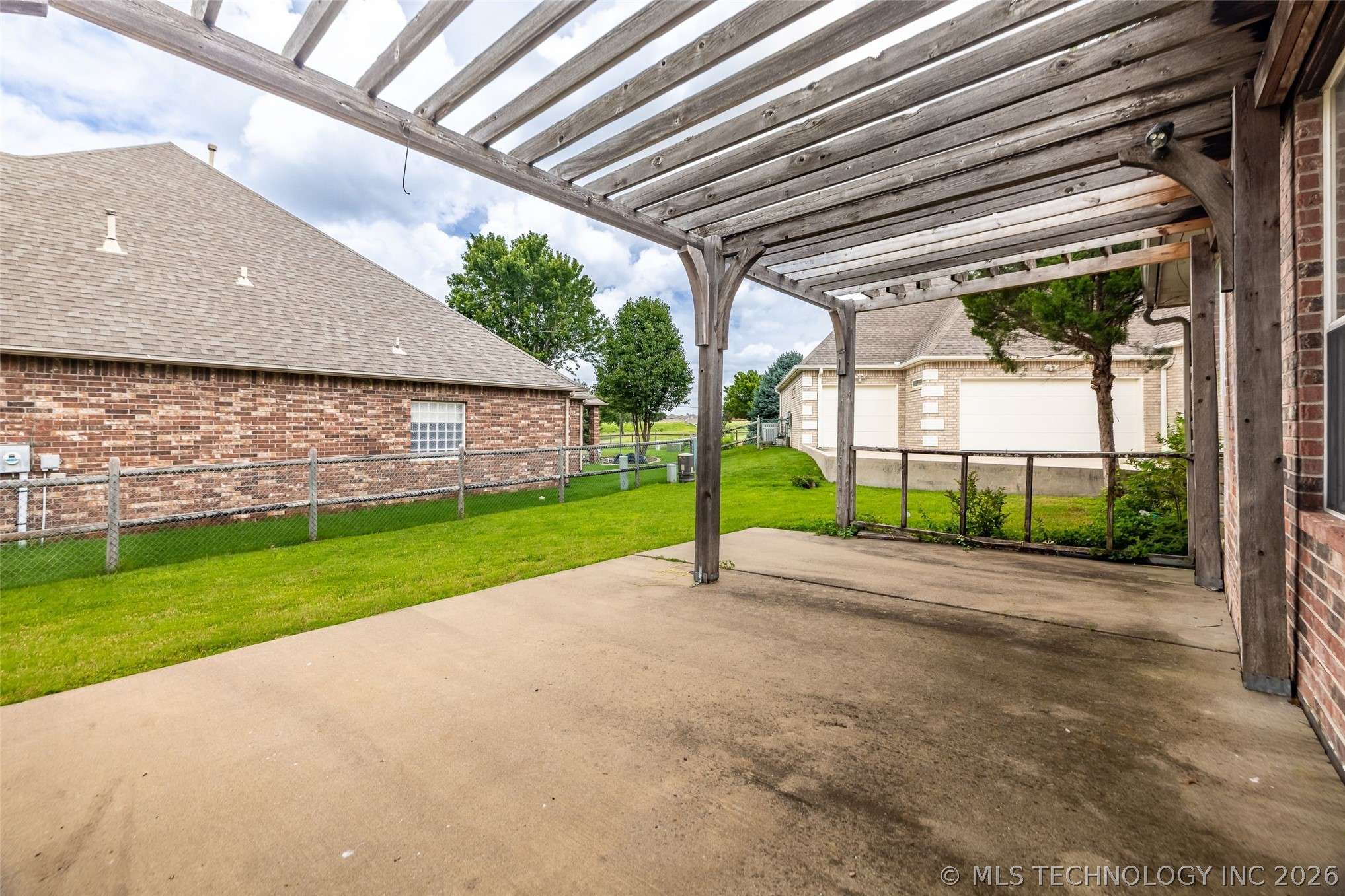 3701 N Narcissus Avenue Property Photo 79