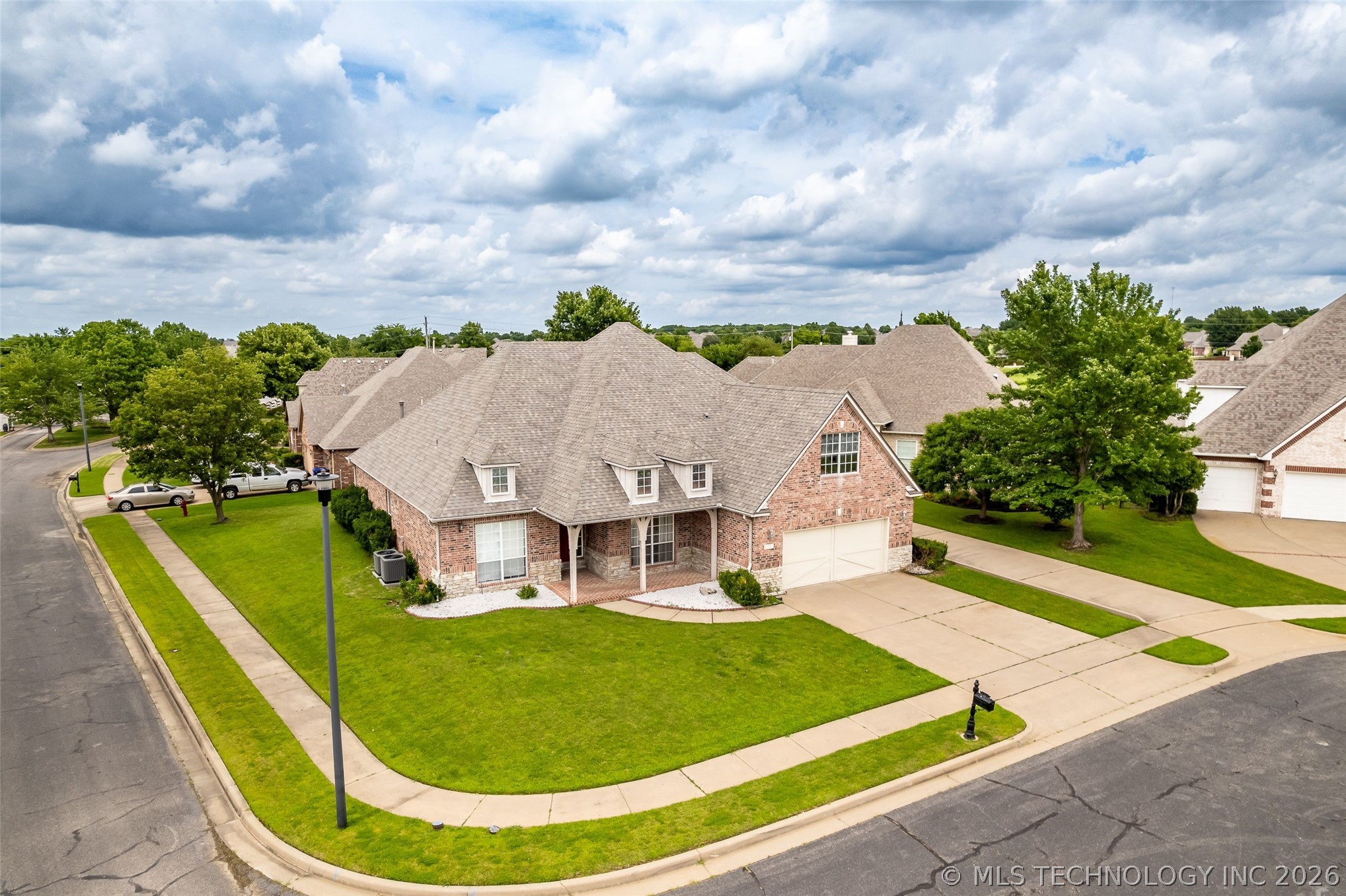 3701 N Narcissus Avenue Property Photo 81