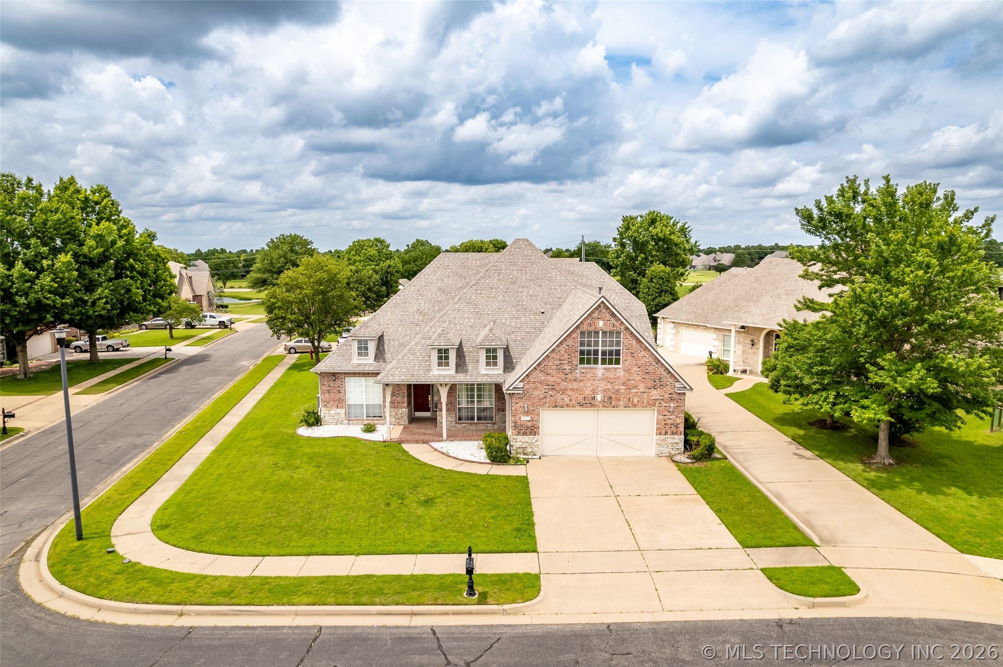 3701 N Narcissus Avenue Property Photo 82