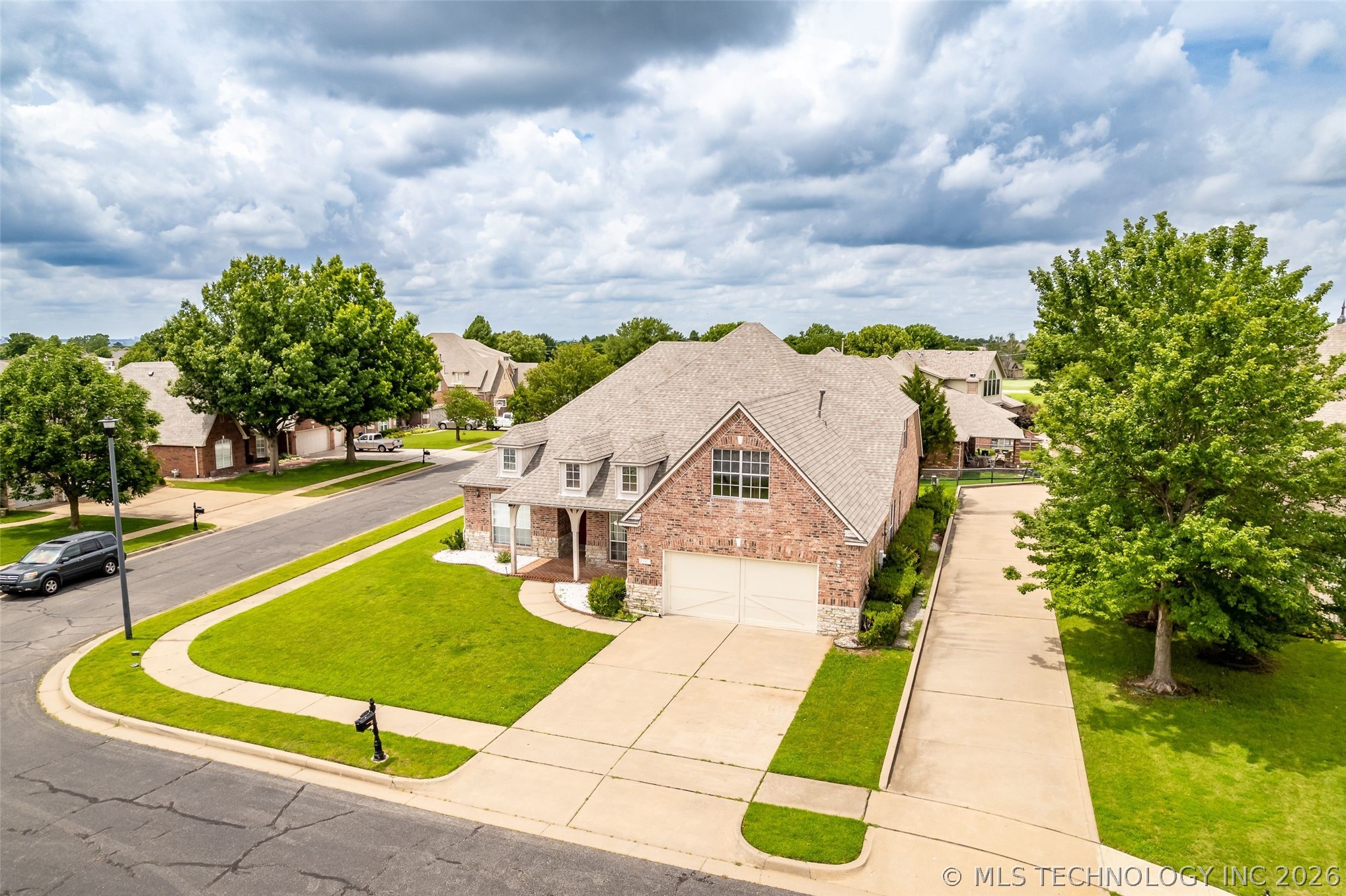 3701 N Narcissus Avenue Property Photo 83