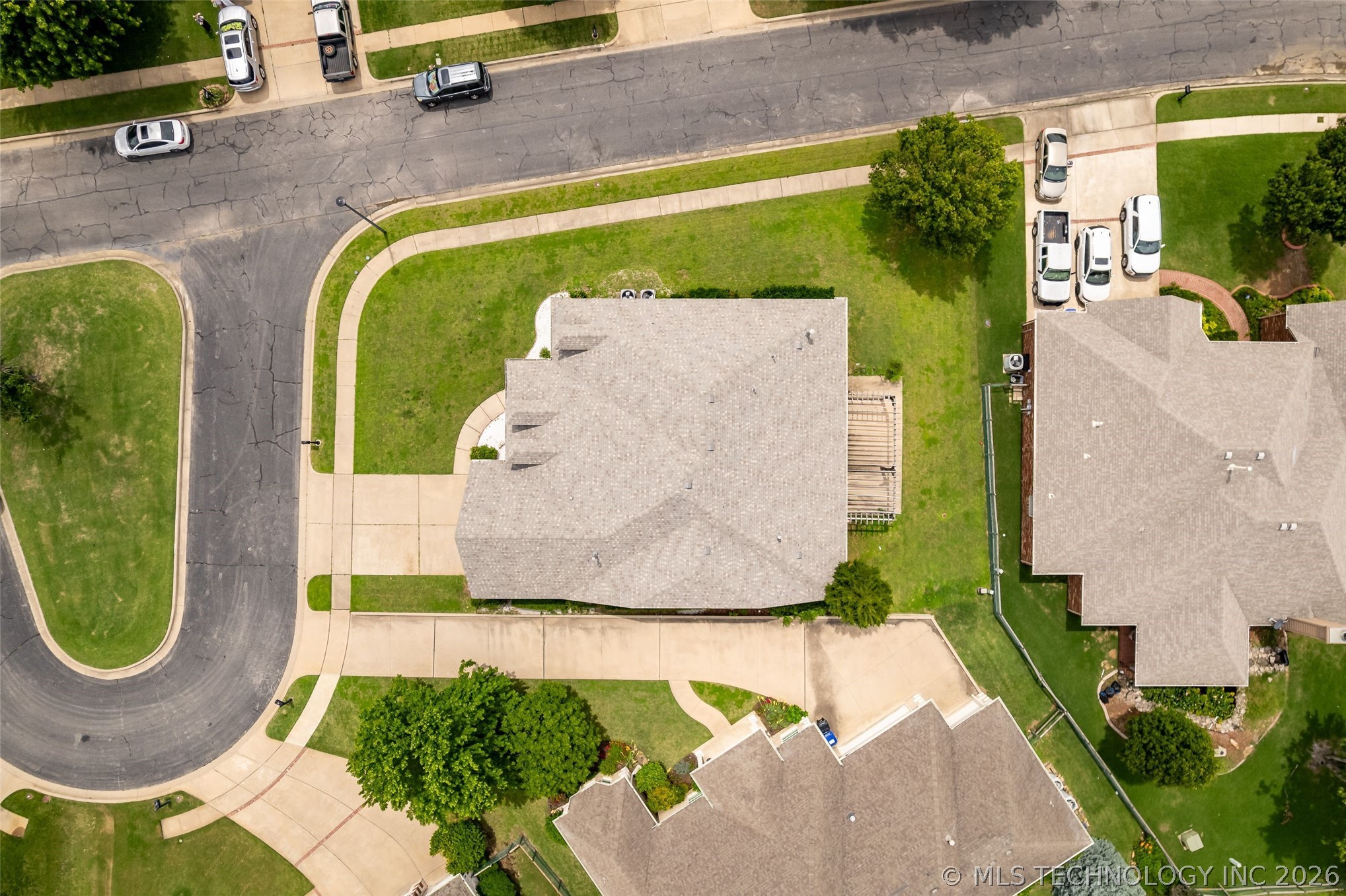 3701 N Narcissus Avenue Property Photo 96