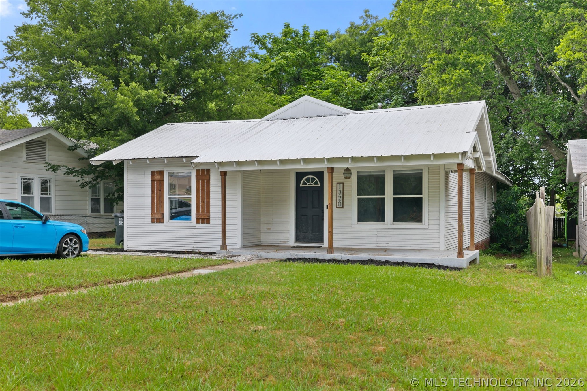 1320 N 4th Avenue Property Photo 3