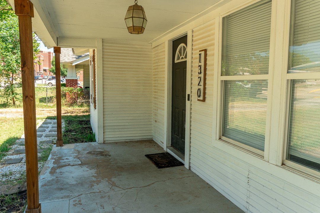 1320 N 4th Avenue Property Photo 5