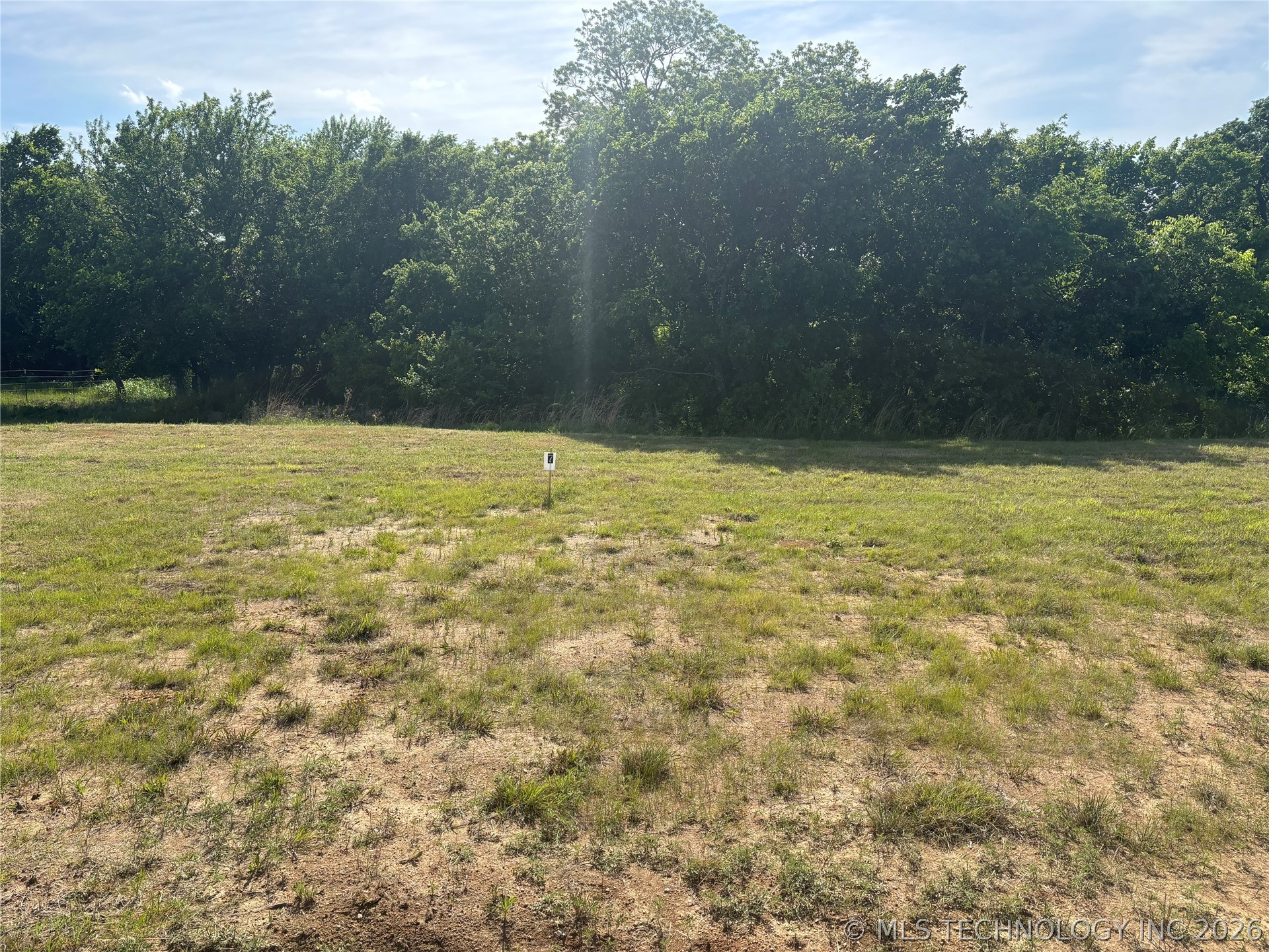 7 Mahard Property Photo 1