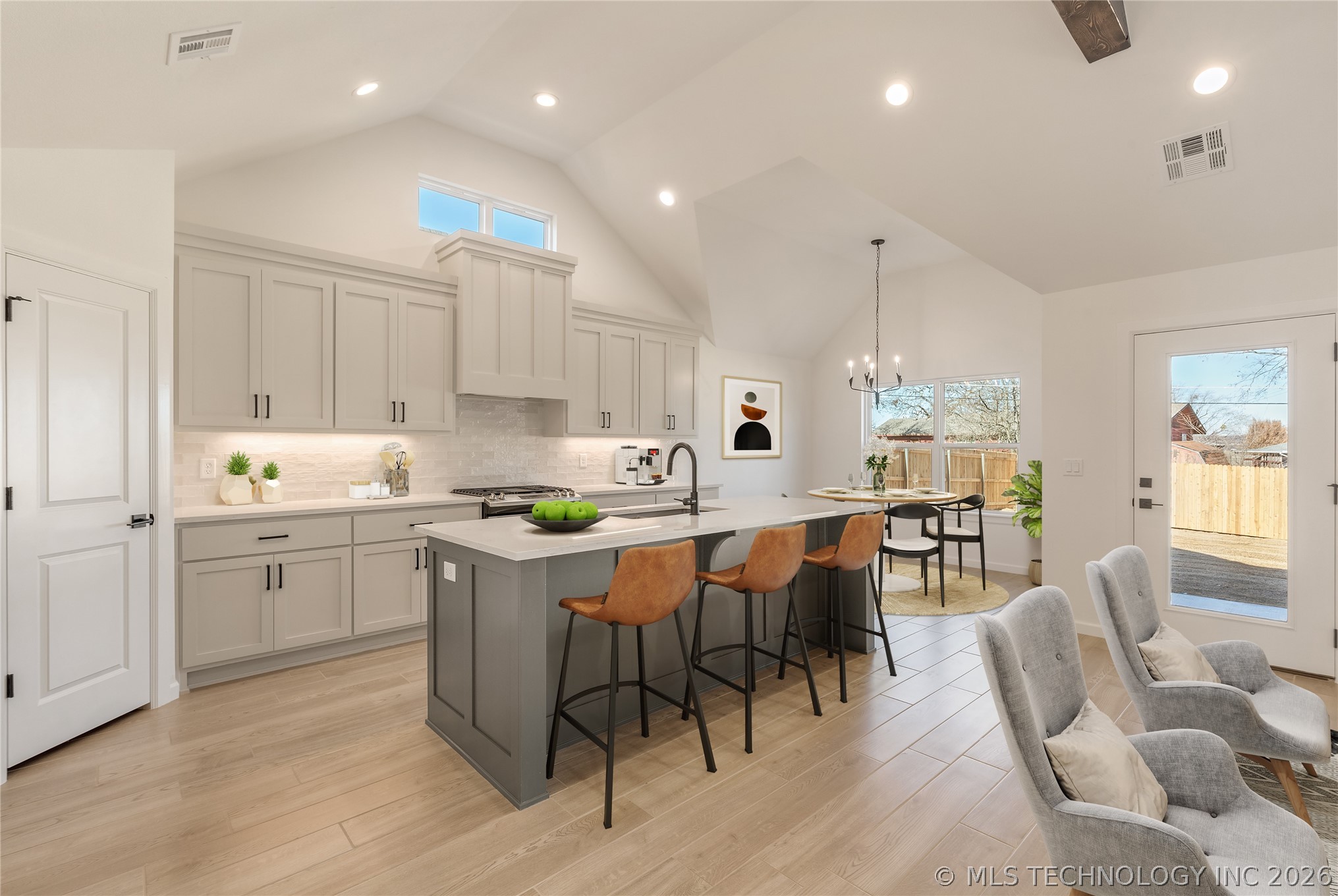 25 E 32nd Street Property Photo 2