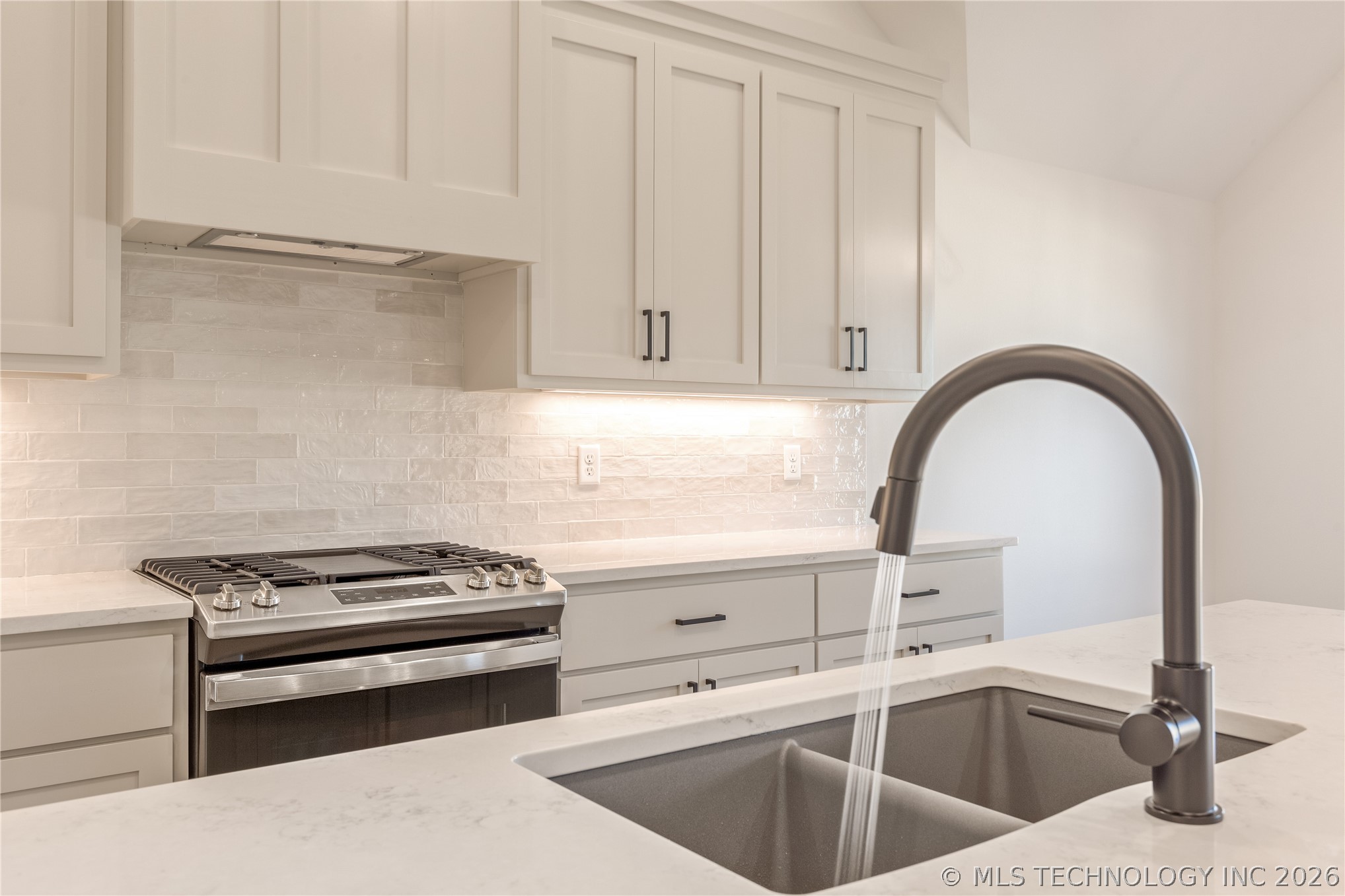 25 E 32nd Street Property Photo 18