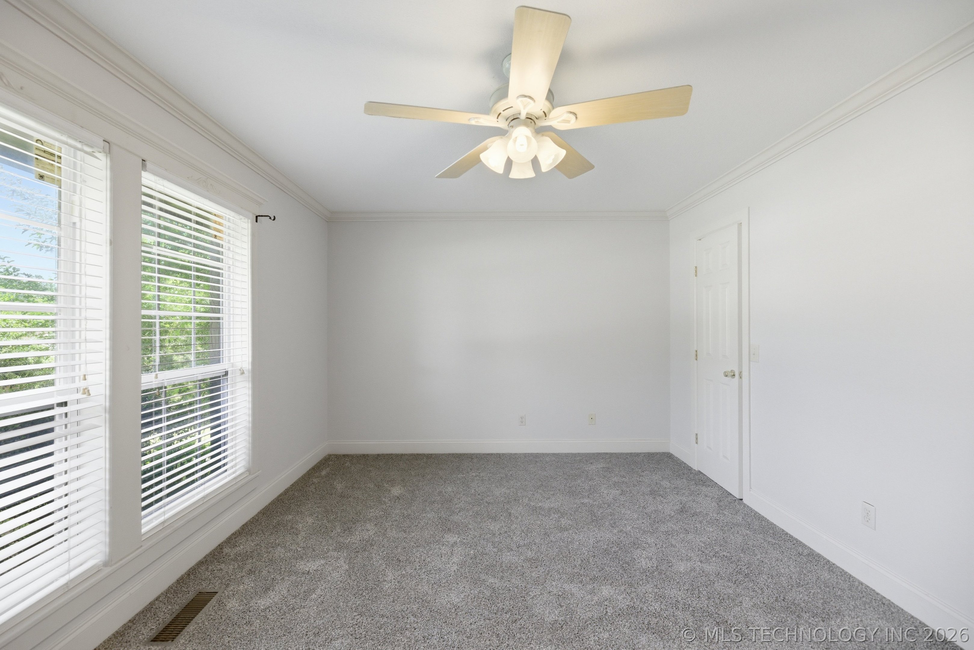 501 E Winston Circle Property Photo 12