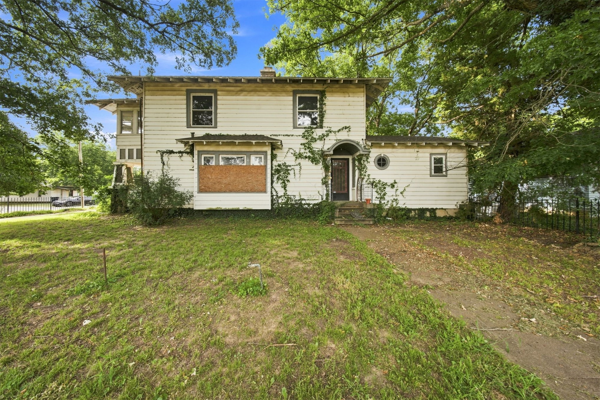 124 E 2nd Property Photo 1