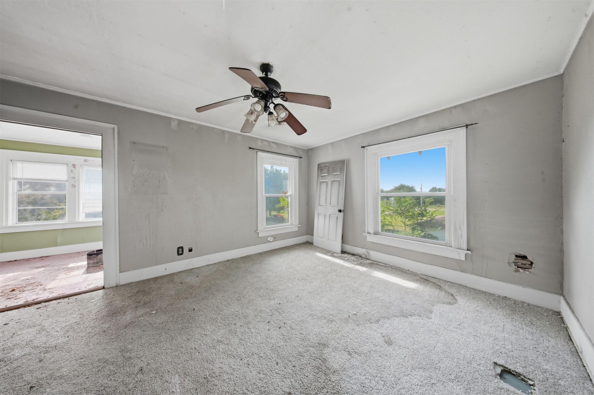 124 E 2nd Property Photo 10