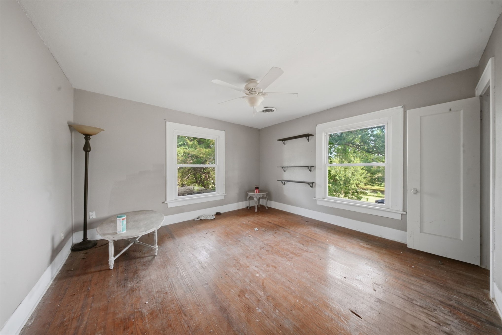 124 E 2nd Property Photo 11