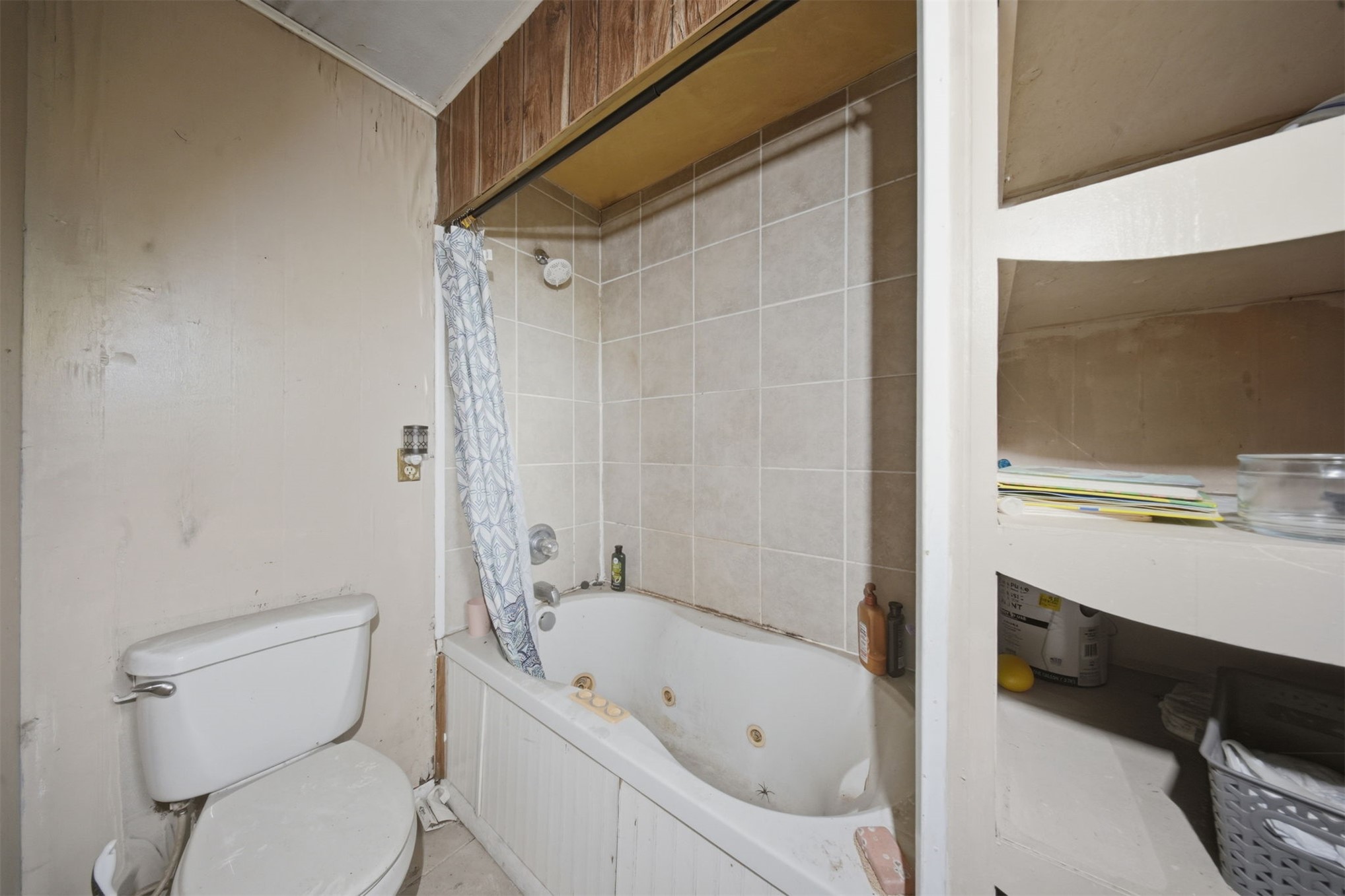 124 E 2nd Property Photo 19
