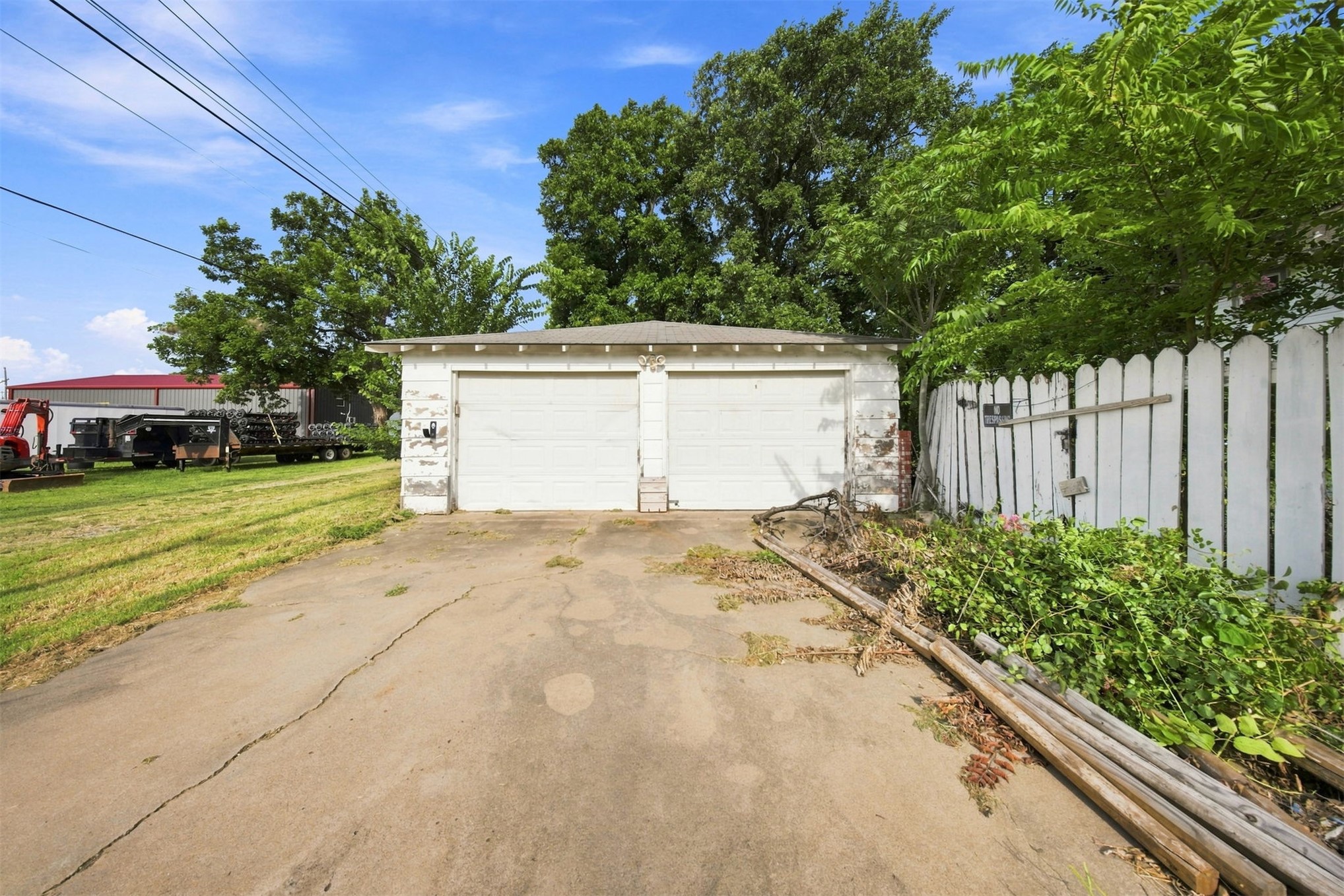 124 E 2nd Property Photo 32